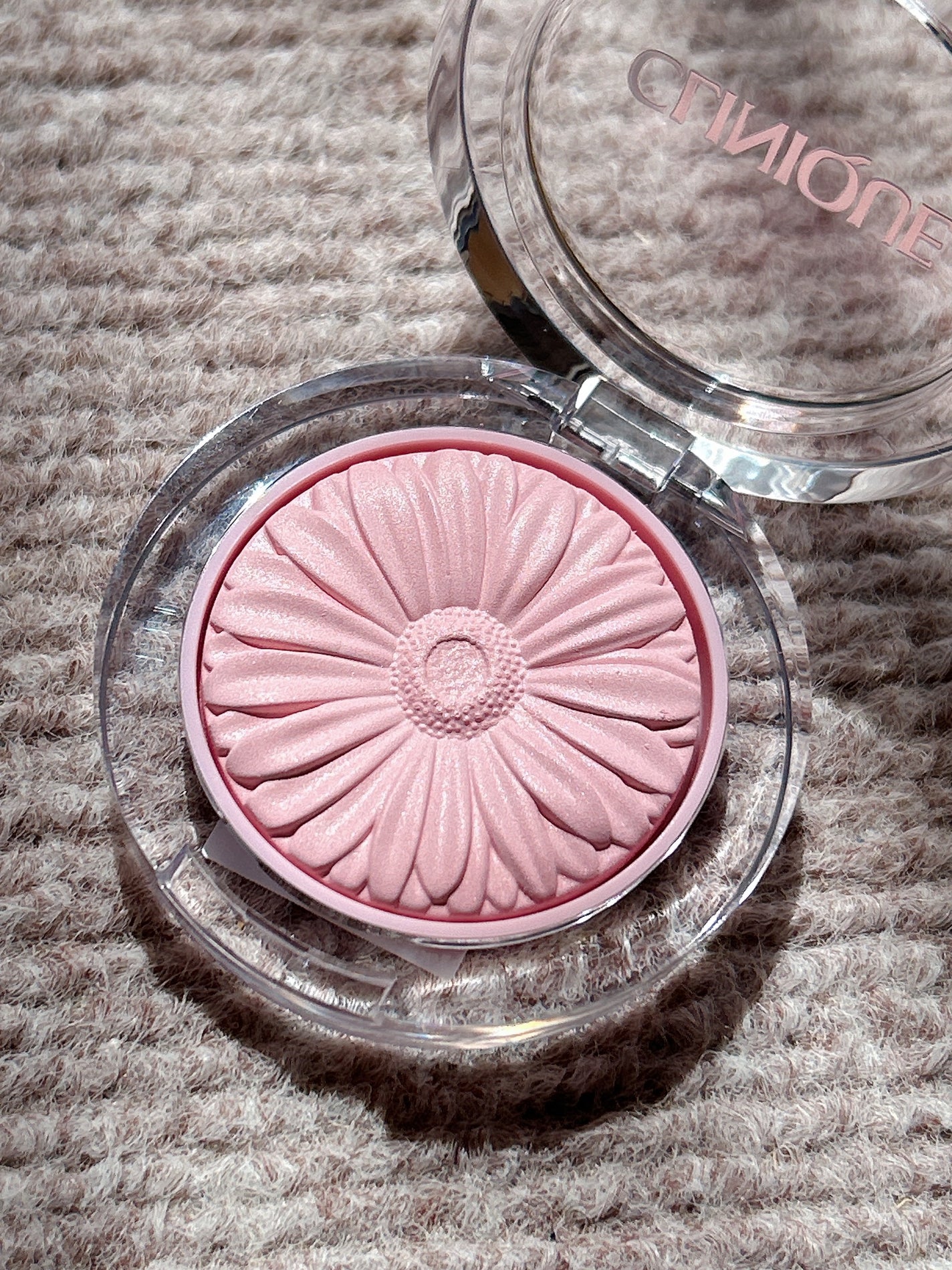 綾子 on LIPS 「ポイ活女、通販で初デパコスを買った話。まず、並行輸入品なので「..」(3枚目)