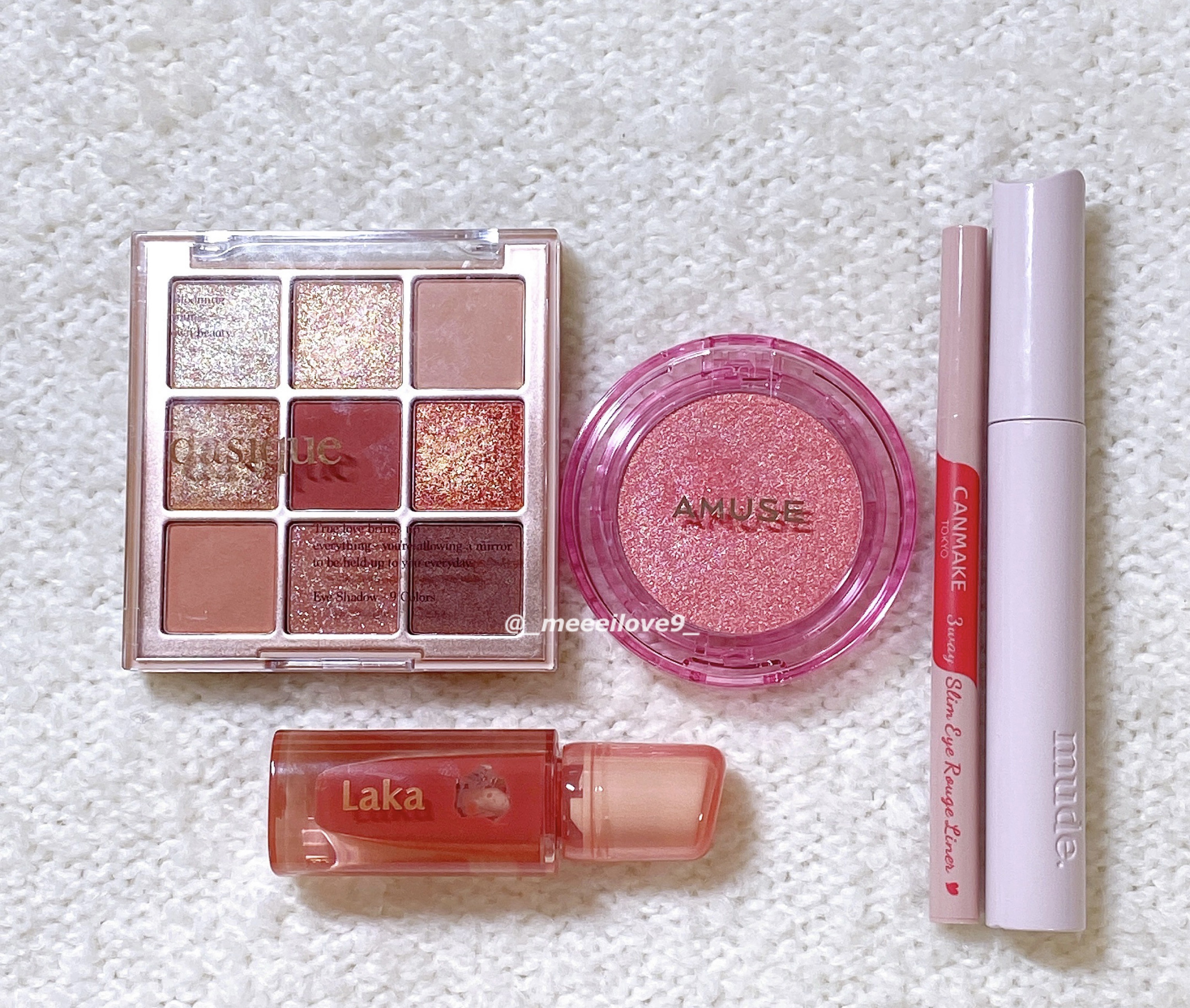 【今日のメイク】
簡単なピンクメイクをしました🩷

♡ デイジーク　シャドウパレット
02 ローズペタル　◯ブルベ冬◯
右上と左下のマットを塗る！

♡ アディクション　ザアイシャドウ
012SP タイニーバレリーナ　◯ブルベ夏◯
薄いピ