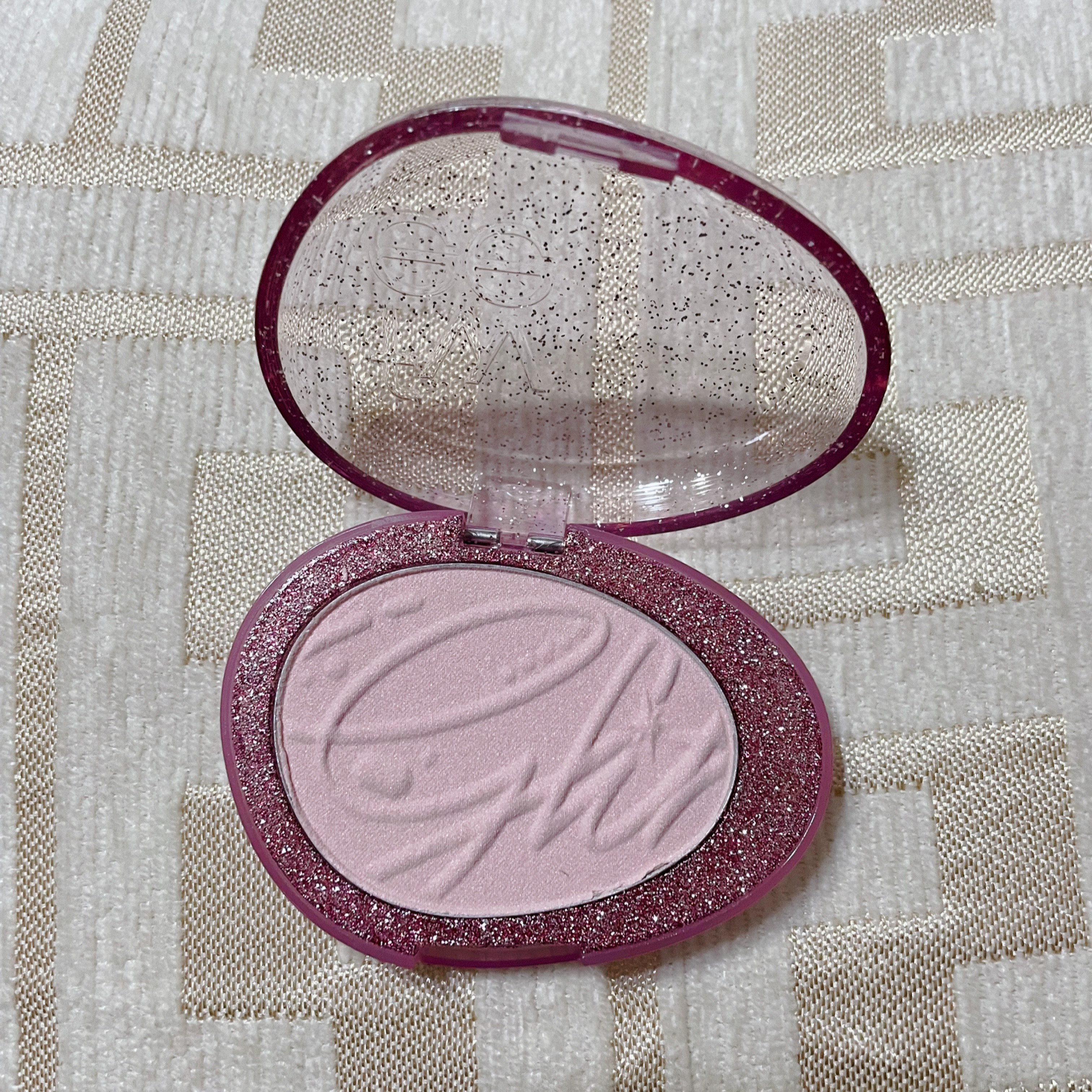 フィー グリッツストーンハイライター HL07 ルビーリボン/fwee/パウダーハイライトを使ったクチコミ（2枚目）