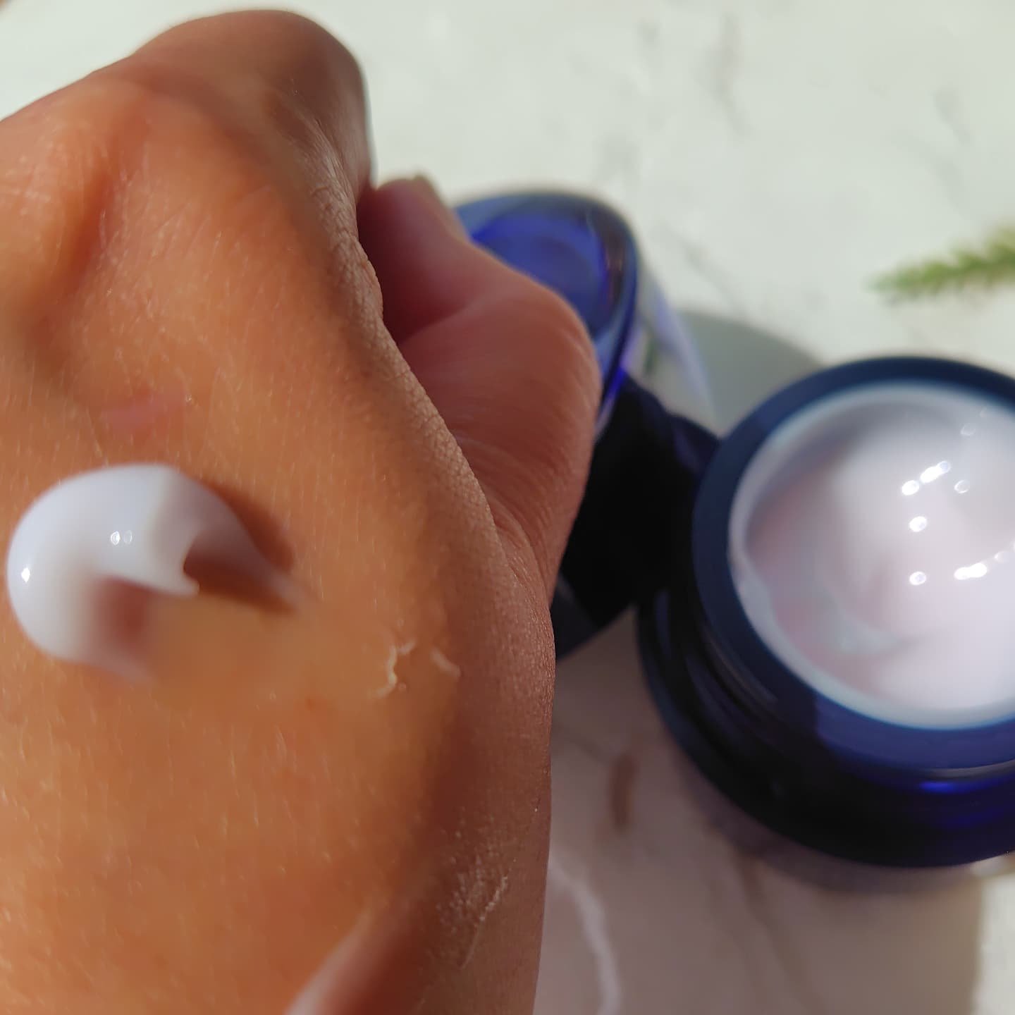 アテニア ミッドナイトモイスチャライザー/アテニア/フェイスクリームを使ったクチコミ（3枚目）