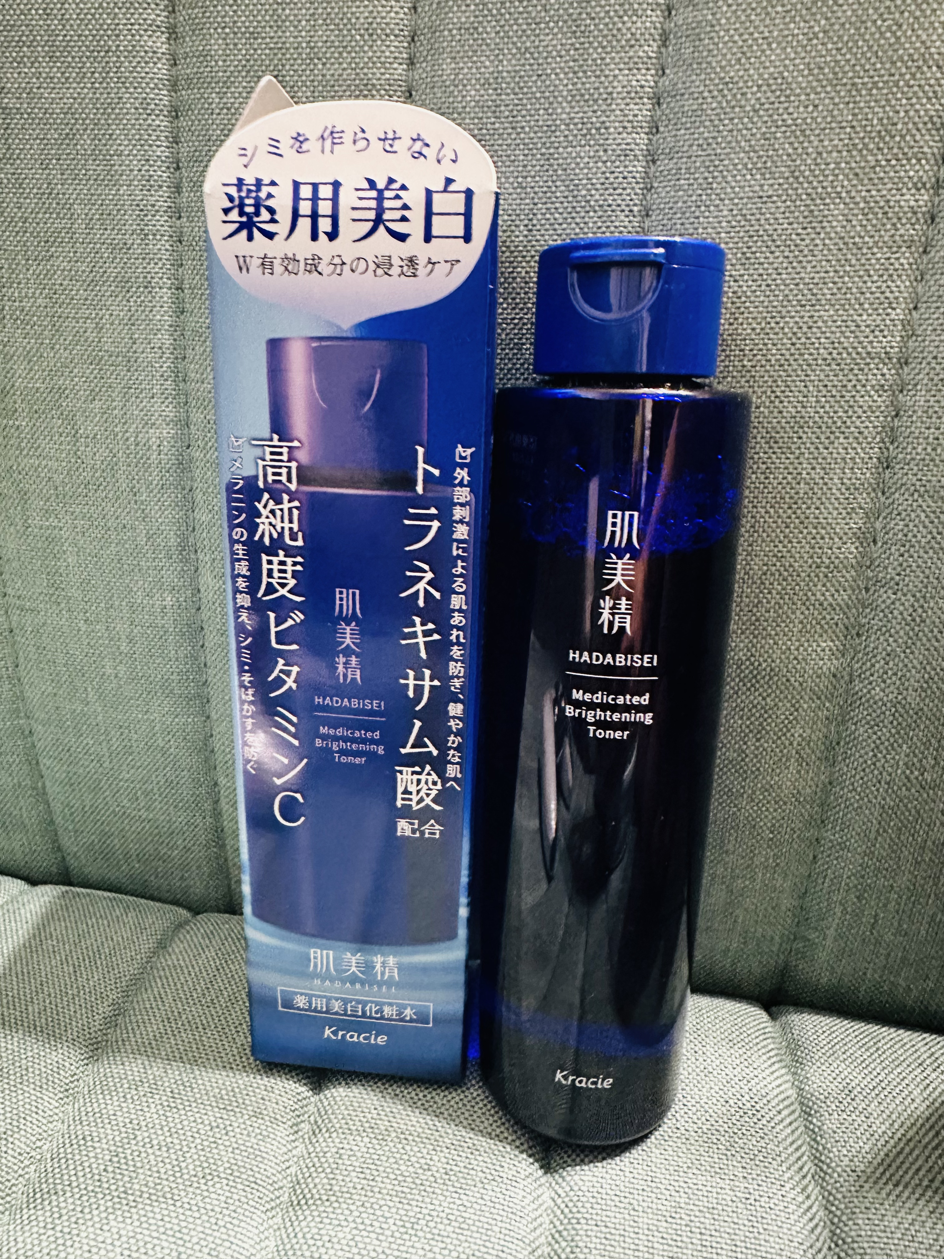 肌美精　薬用美白化粧水

美白もできちゃう優れもの。
わたくし敏感肌ですが、使いやすかったです。
アルコール(エタノール)フリーが助かります。

さらさら系の化粧水で、肌に浸透しやすい。

保湿力あるのにベタベタせず、とても使いやすいです！