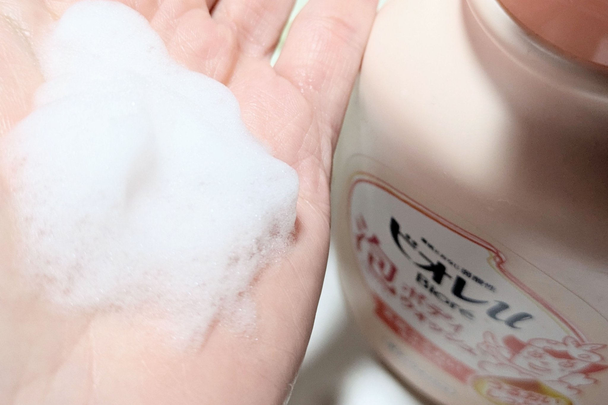 泡で出てくる！ボディウォッシュ うるおいしっとり/ビオレu/ボディソープを使ったクチコミ（2枚目）