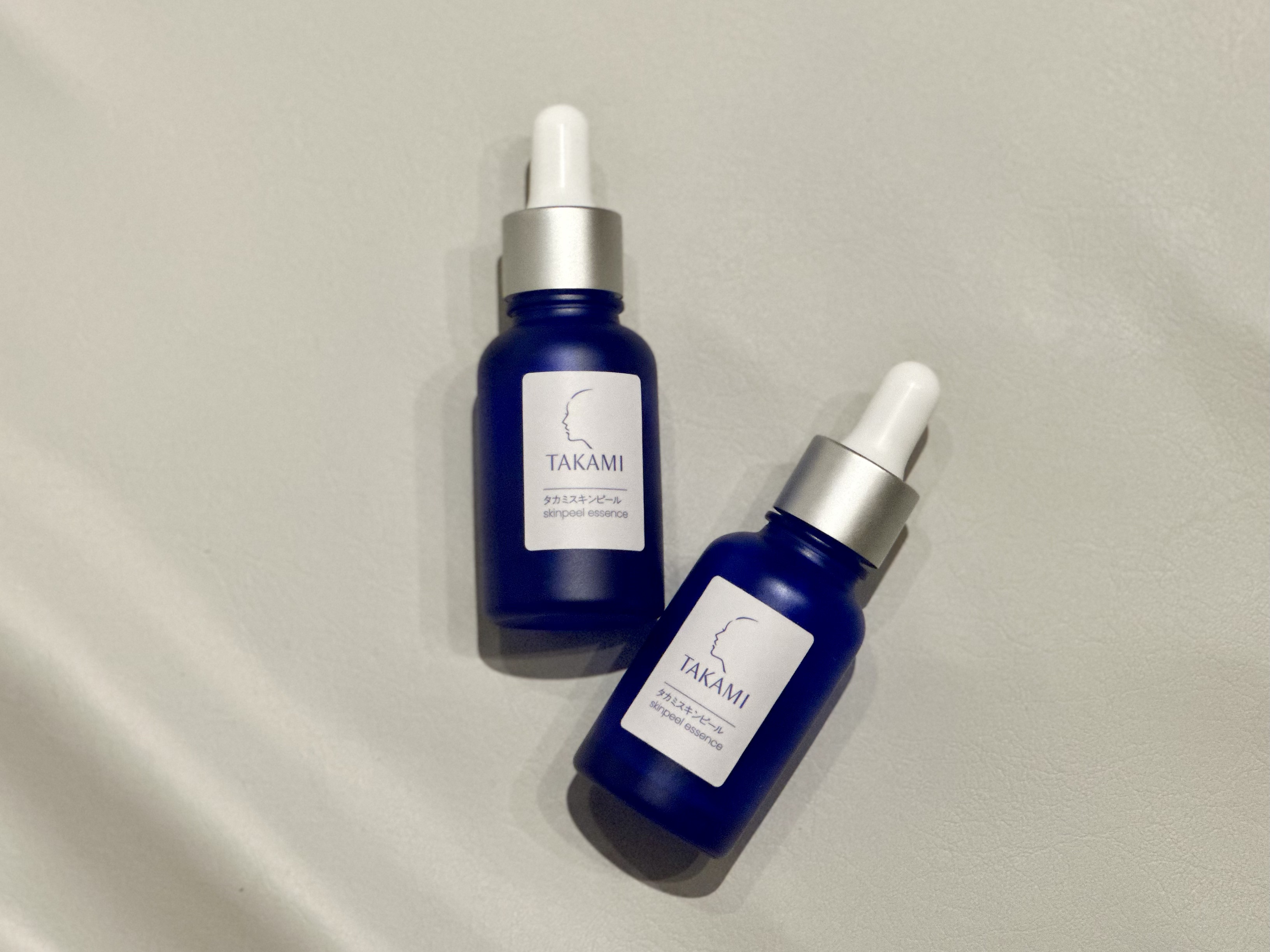 久々に使い出したらあまりにも気に入ってしまいリピート用もゲット！

角質用美容水ということで導入美容液よりも先に使うもの。さらっとしていてぼーっとしているとツーと手の平から流れていってしまうので手のひらで取ったら素早くお肌へ馴染ませます。
