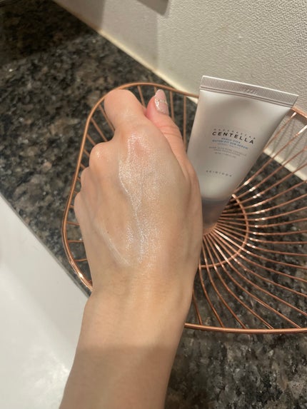 ヒアルーシカ ウォーターフィット サンセラム/SKIN1004/日焼け止めローションを使ったクチコミ(3枚目)