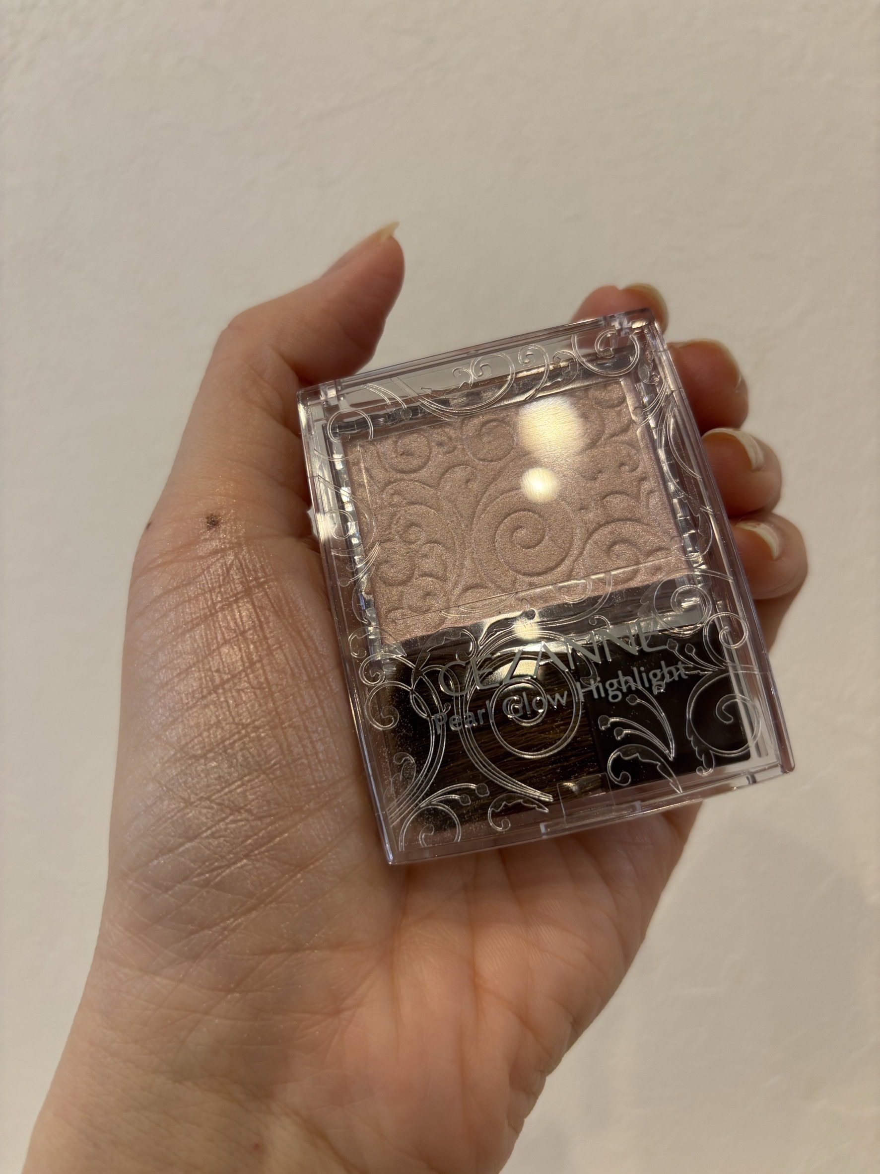 パールグロウハイライト 04 シェルピンク/CEZANNE/パウダーハイライトを使ったクチコミ（1枚目）