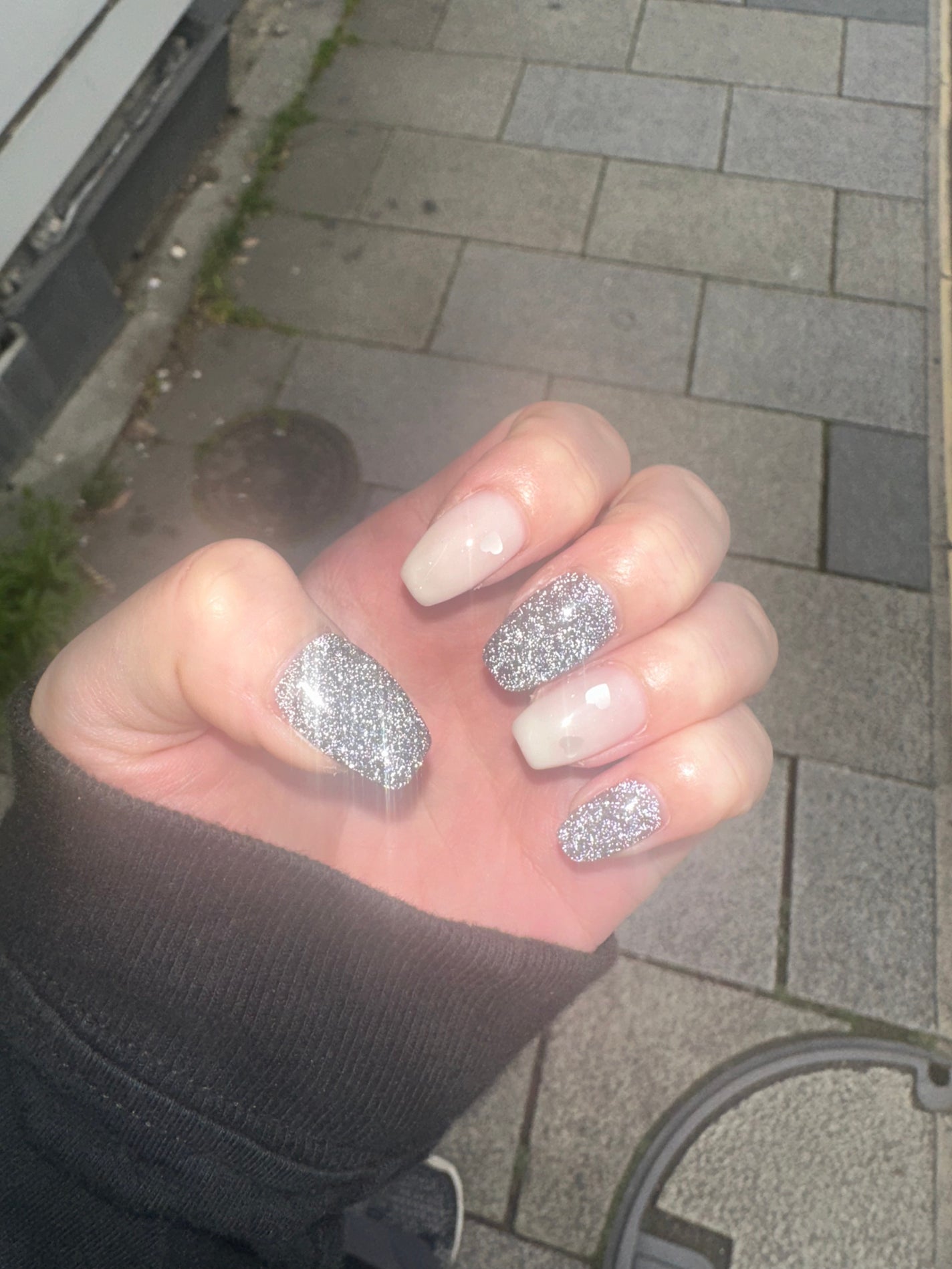 SaE😈❤️美容系ダンサー on LIPS 「初めてのフラッシュネイル💅ほんとにライト当てるとギラッギラに光..」(1枚目)