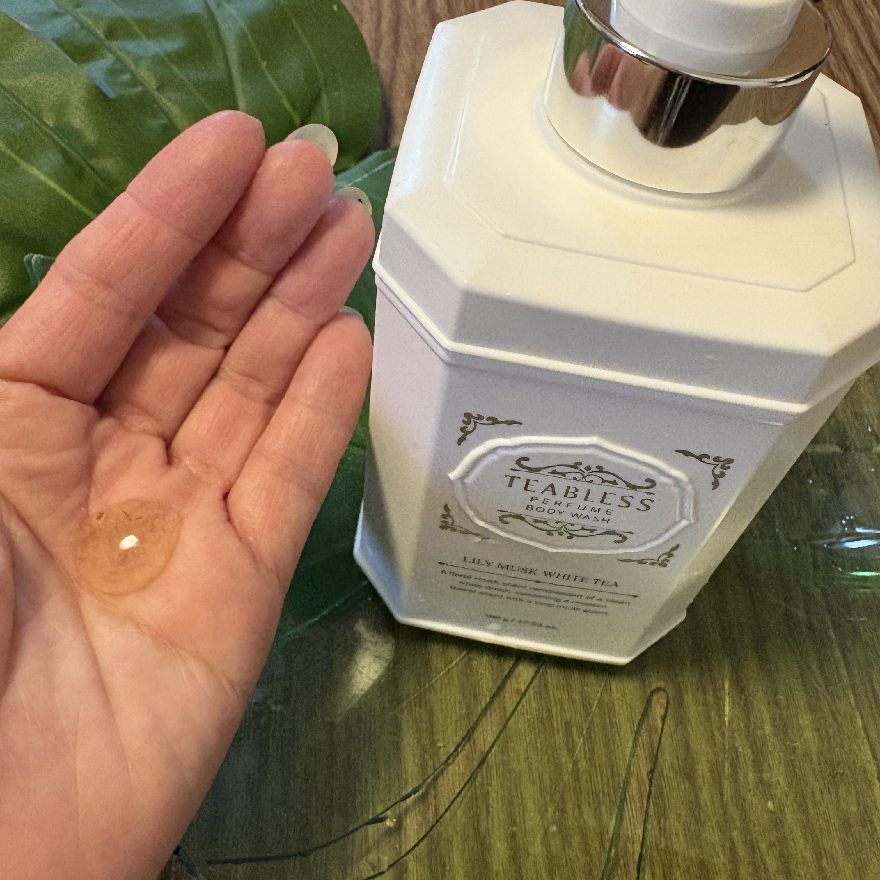 パフュームボディソープ リリィムスクホワイトティー/TEABLESS/ボディソープを使ったクチコミ（2枚目）