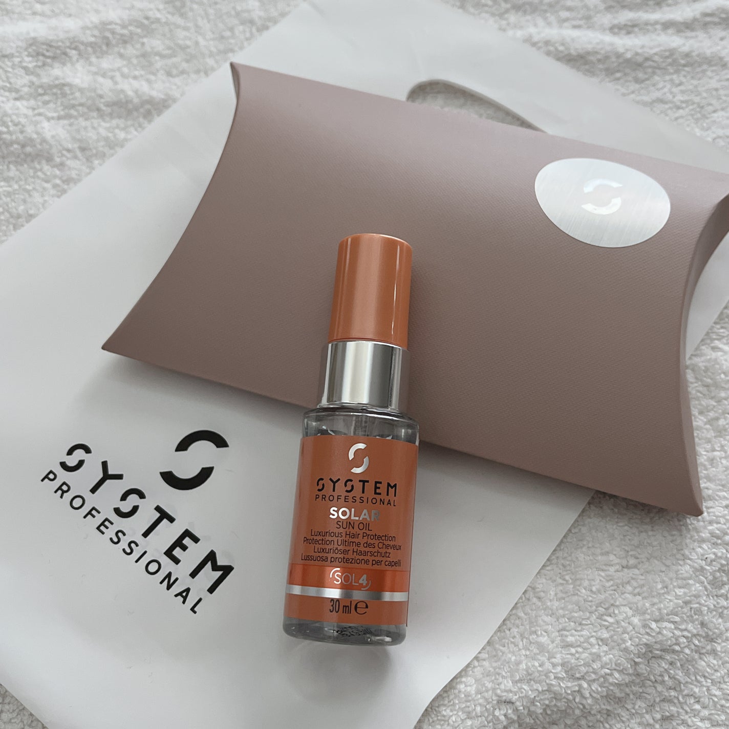 yui on LIPS 「髪も紫外線対策☀️/#提供ラグジュアリーヘアケアブランドシステ..」(1枚目)