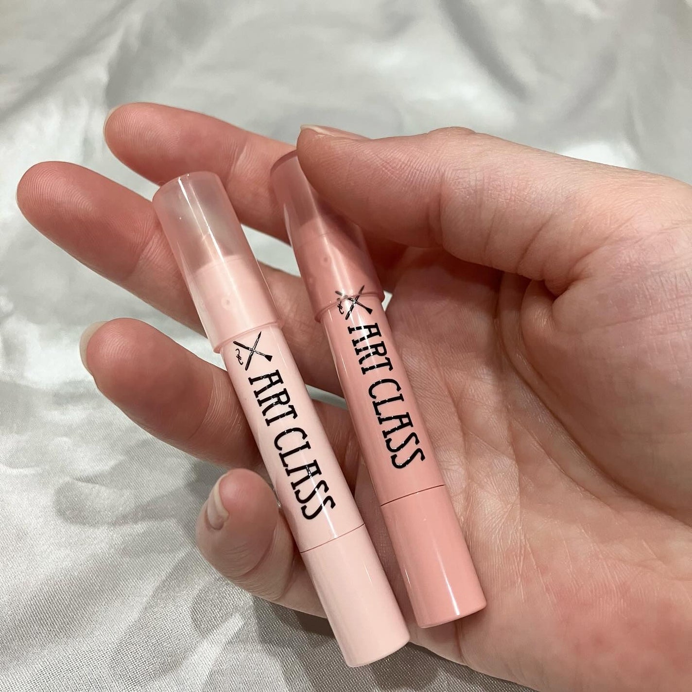 アートクラス アイグリッツ/too cool for school/スティックアイシャドウを使ったクチコミ(2枚目)