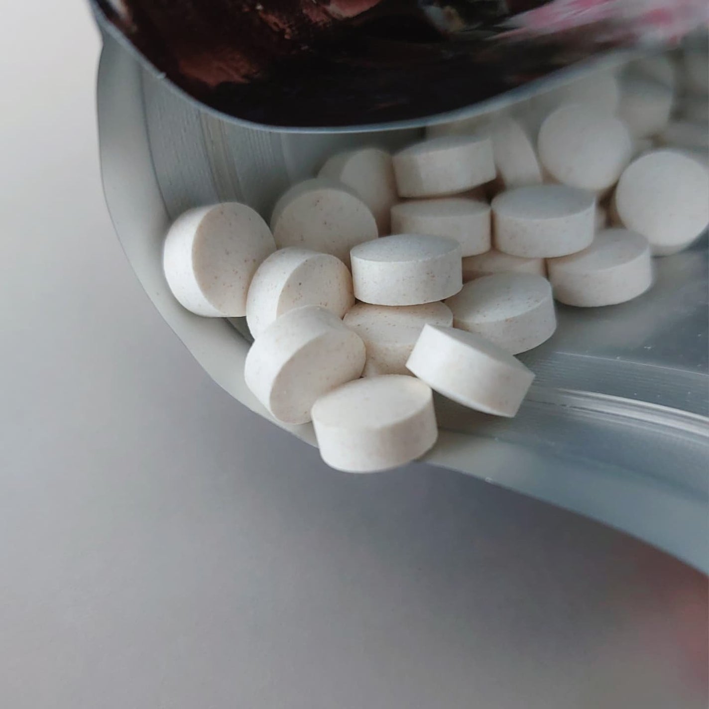 暁子 on LIPS 「忘れないようにお風呂上がりに飲んでます。忙しい毎日を送る30代..」(3枚目)