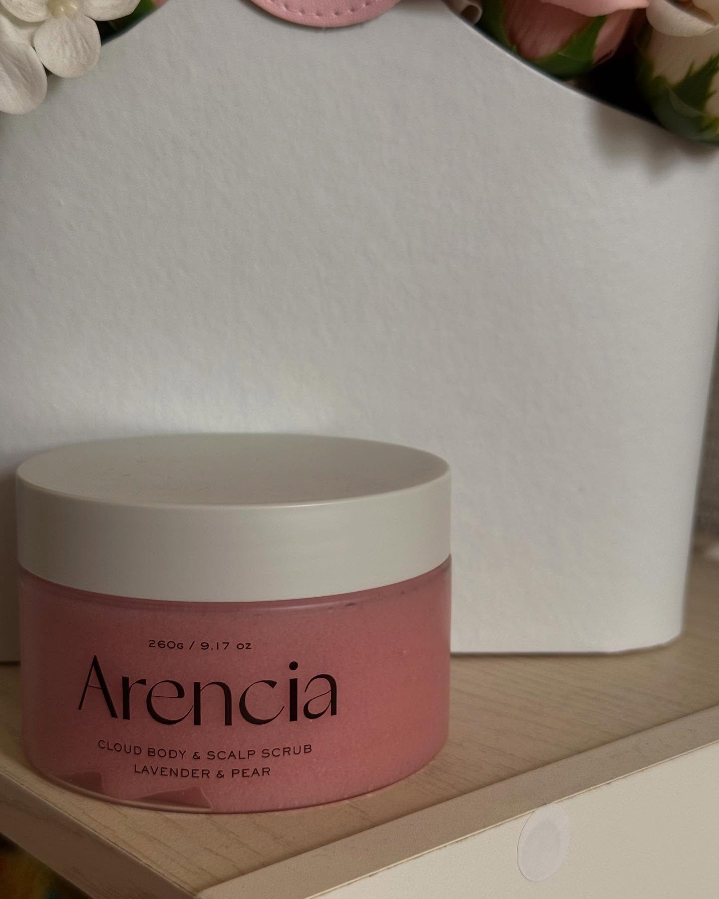 Arenciaお尻もちスクラ
''ラベンダー＆ペア''🪻

角質ケア＋保湿ケアを同時に叶える「オールインワン ボディスクラブ」🏆Qoo10ボディケア部門1位受賞なんだって！

170時間のプロセスで完成した、ふわふわ＆もっちりのテクスチ