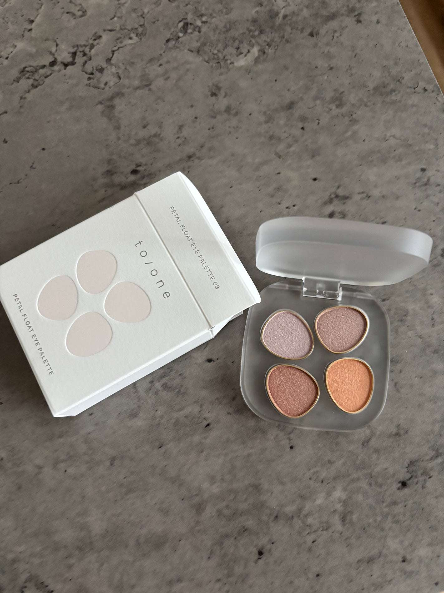 トーン ペタル フロート アイパレット/to/one/アイシャドウパレットを使ったクチコミ(3枚目)
