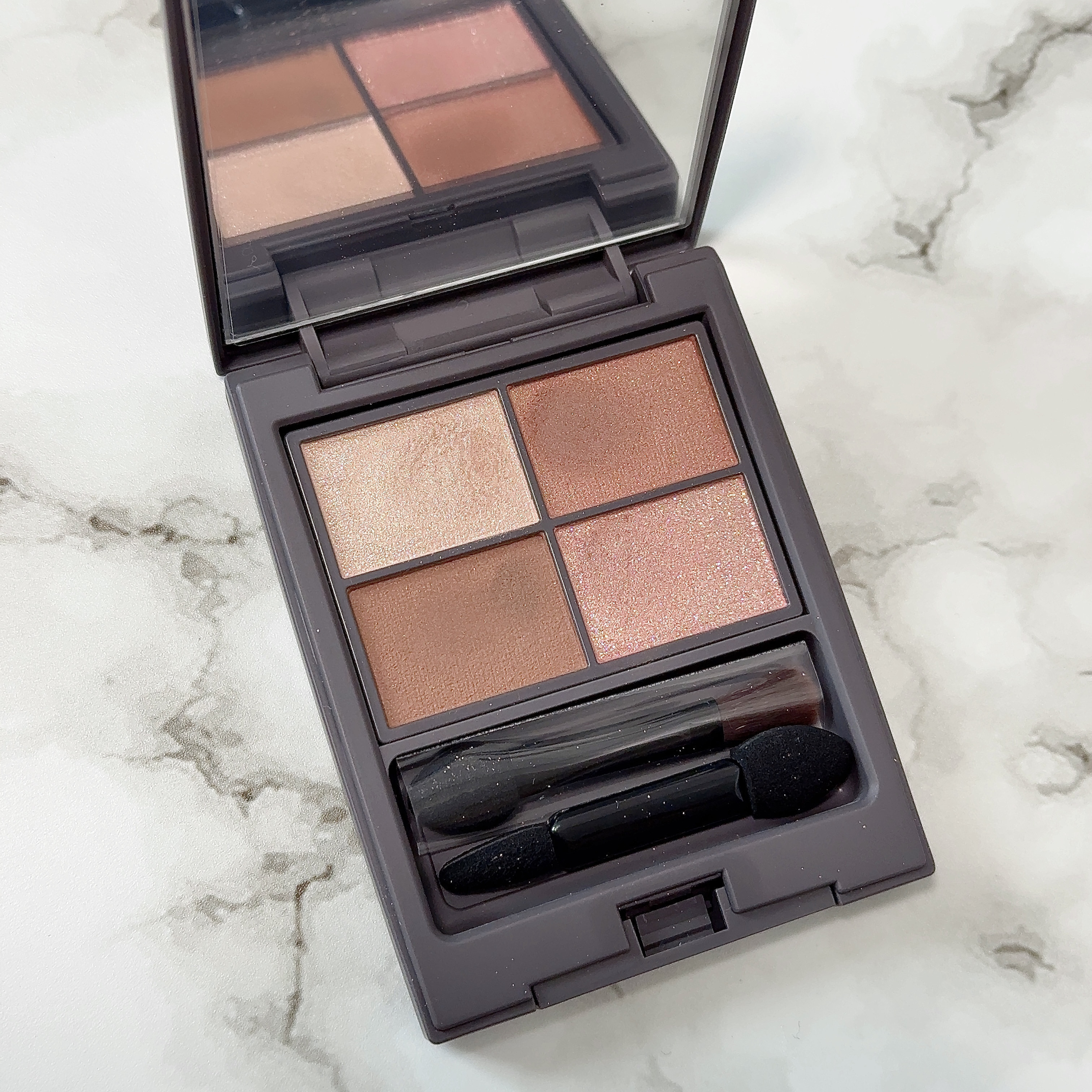 アンノウンアイズ/STEIASUR（ステイアシュール）/アイシャドウパレットを使ったクチコミ（2枚目）