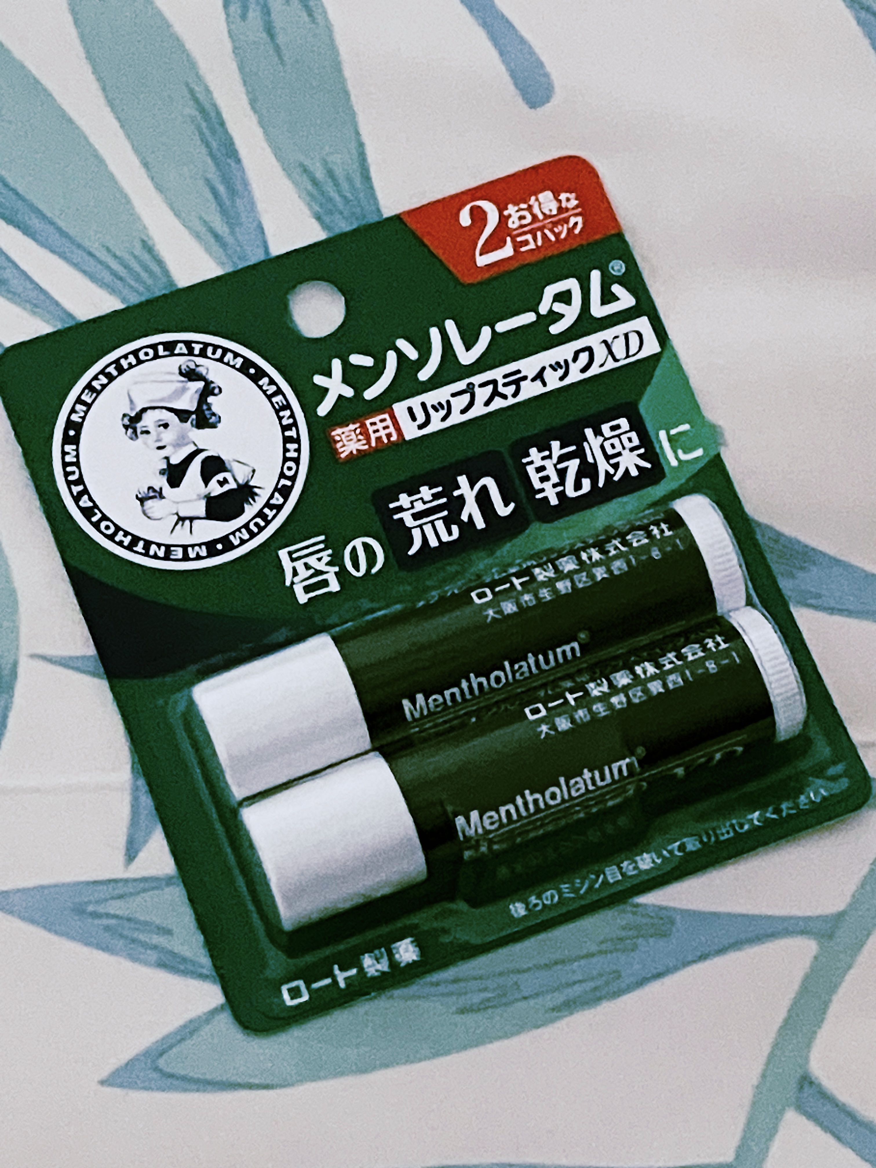 メンソレータム 薬用リップスティックXD

✼••┈┈••✼••┈┈••✼••┈┈••✼••┈┈••✼

やっぱりこれに戻ってくる！安いし使いやすい
保湿力もばっちり
#
スースーするので苦手な人は注意です！



#春ポーチの必需品 #リ