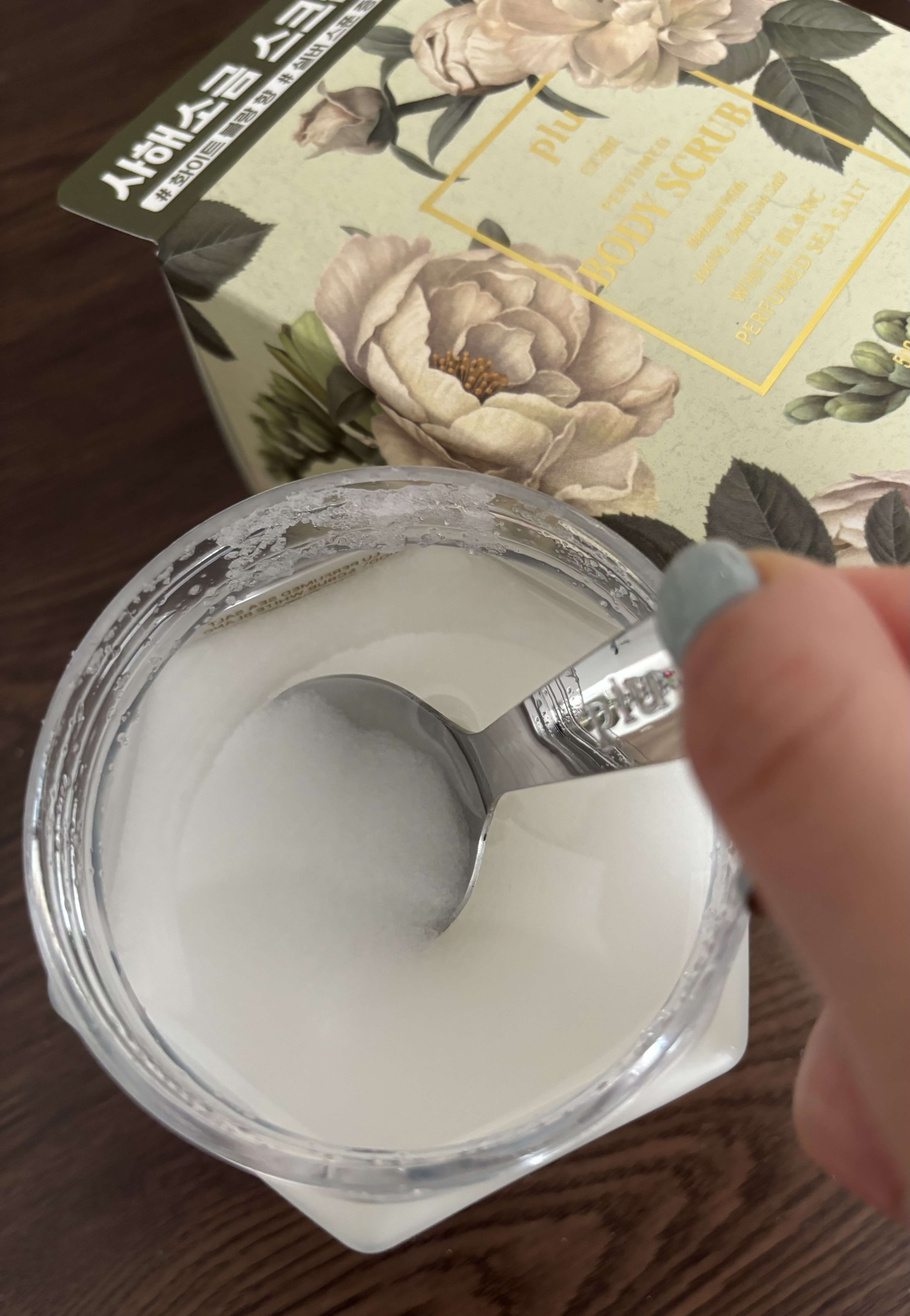 パヒュームドボディスクラブ ホワイトブラン/plu/ボディスクラブを使ったクチコミ（2枚目）