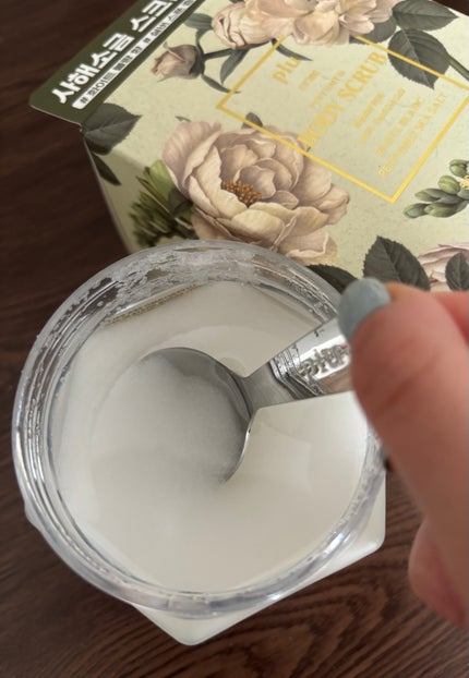 パヒュームドボディスクラブ ホワイトブラン/plu/ボディスクラブを使ったクチコミ(2枚目)