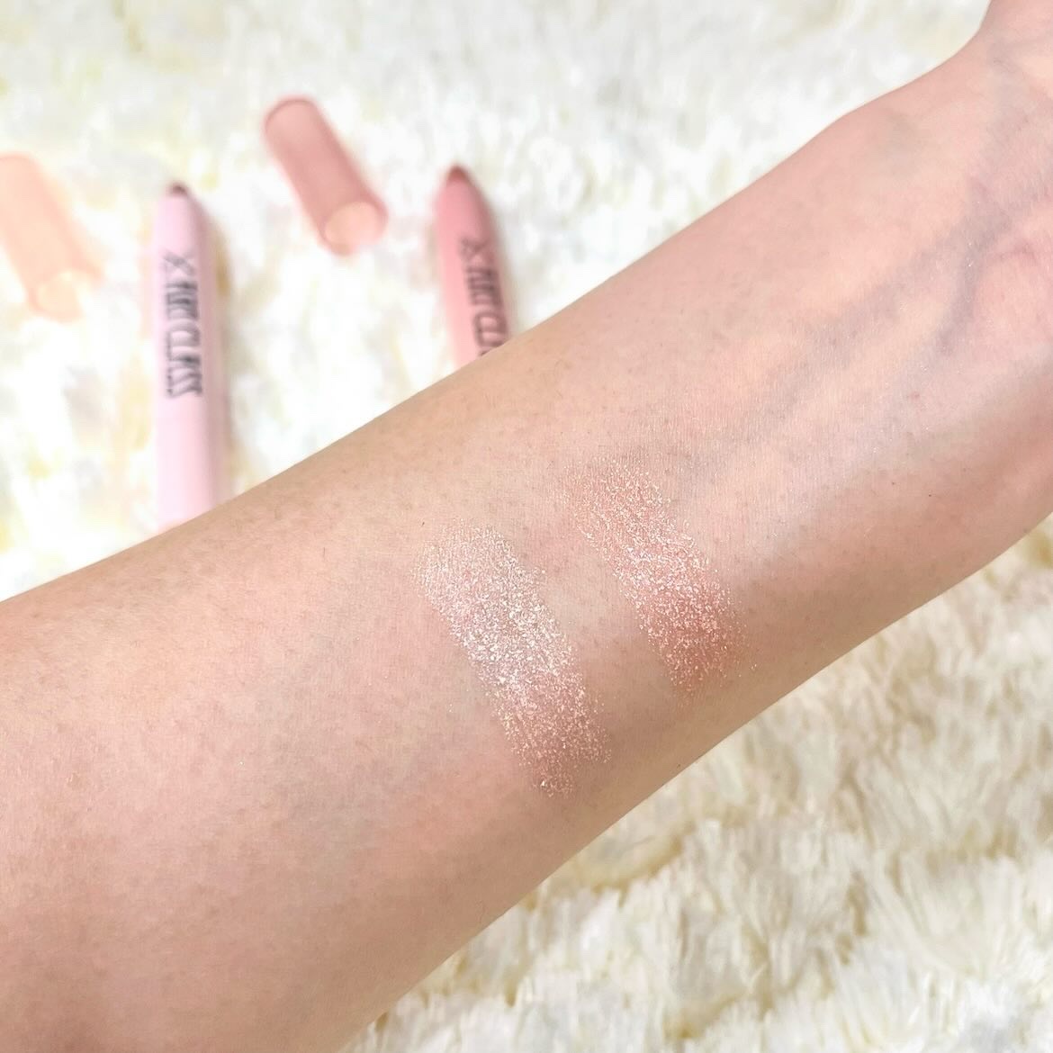 アートクラス アイグリッツ/too cool for school/スティックアイシャドウを使ったクチコミ（3枚目）