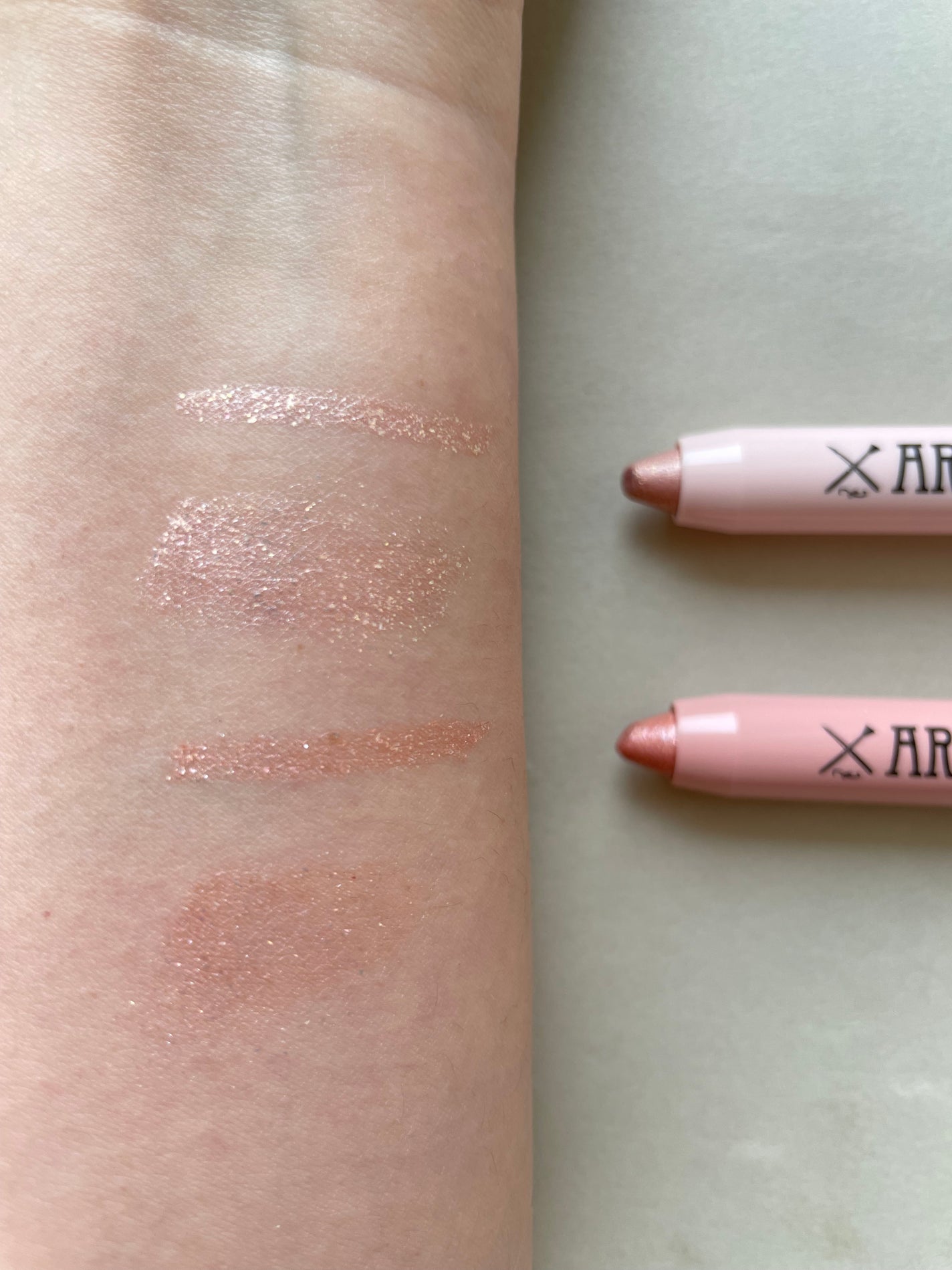 アートクラス アイグリッツ/too cool for school/スティックアイシャドウを使ったクチコミ(2枚目)