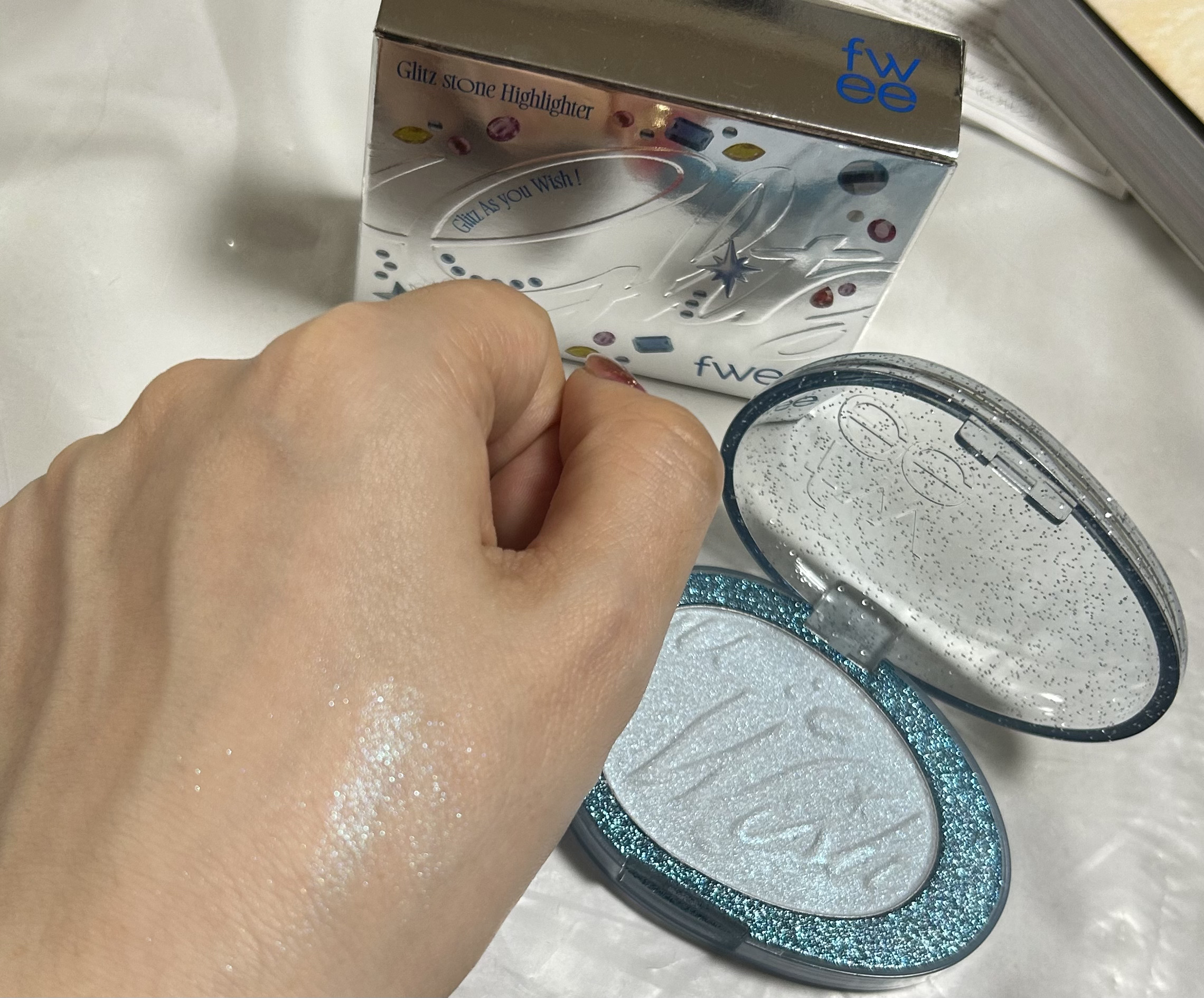 フィー グリッツストーンハイライター HL03 マリンベイビー/fwee/パウダーハイライトを使ったクチコミ（3枚目）