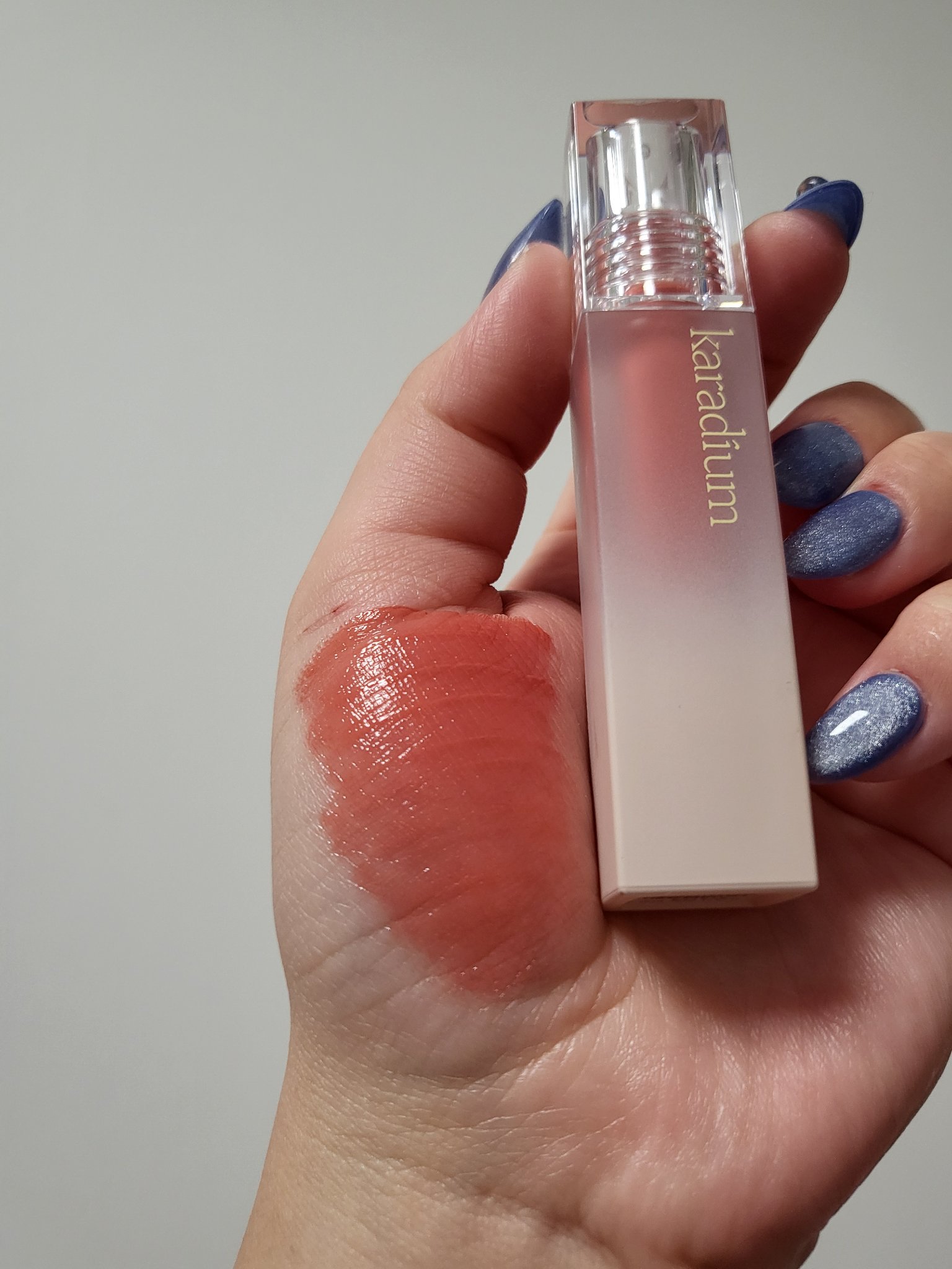 グラッシーフィッティングティント/karadium/リップティントを使ったクチコミ（2枚目）