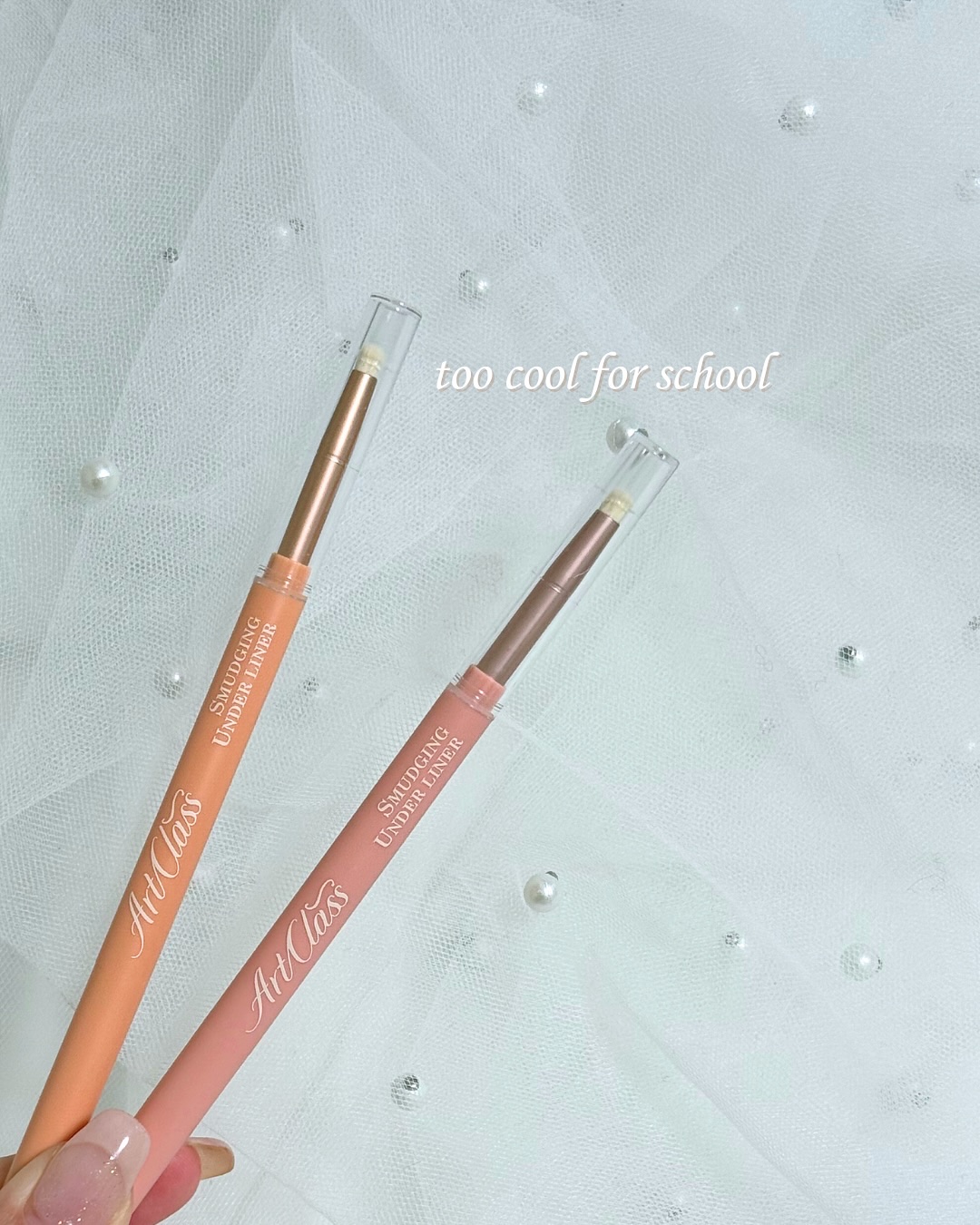 ｡oＯo｡.:♥:.｡oＯo｡.:♥:.｡oＯo｡.:♥
･
𝐭𝐨𝐨 𝐜𝐨𝐨𝐥 𝐟𝐨𝐫 𝐬𝐜𝐡𝐨𝐨𝐥
スマージングアンダーライナー

肌なじみの良いカラーのペンシルに
ブラシが付いている便利アイテム🪄💛
