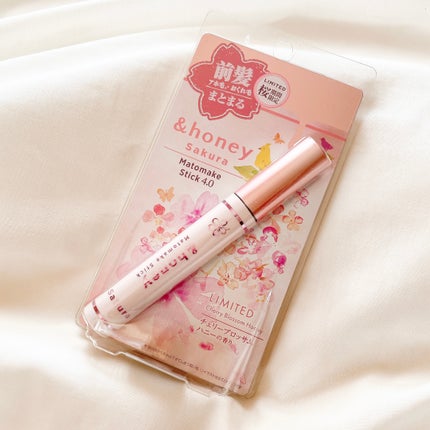 &honey アンドハニー サクラ マトメイク スティックのクチコミ「ブラシが塗りやすくて
桜の香りがとっても良い香り🌸💕
前髪とアホ毛を
自然にピタッとキープし.....」(1枚目)
