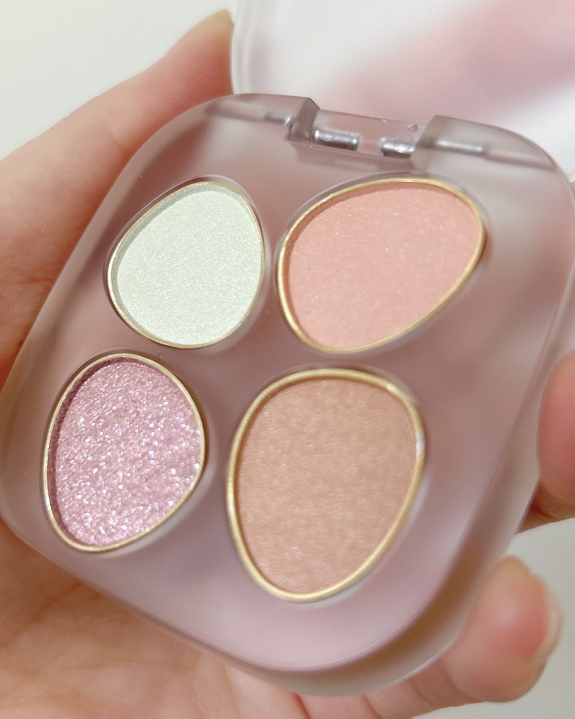 トーン ペタル フロート アイパレット/to/one/アイシャドウパレットを使ったクチコミ（2枚目）