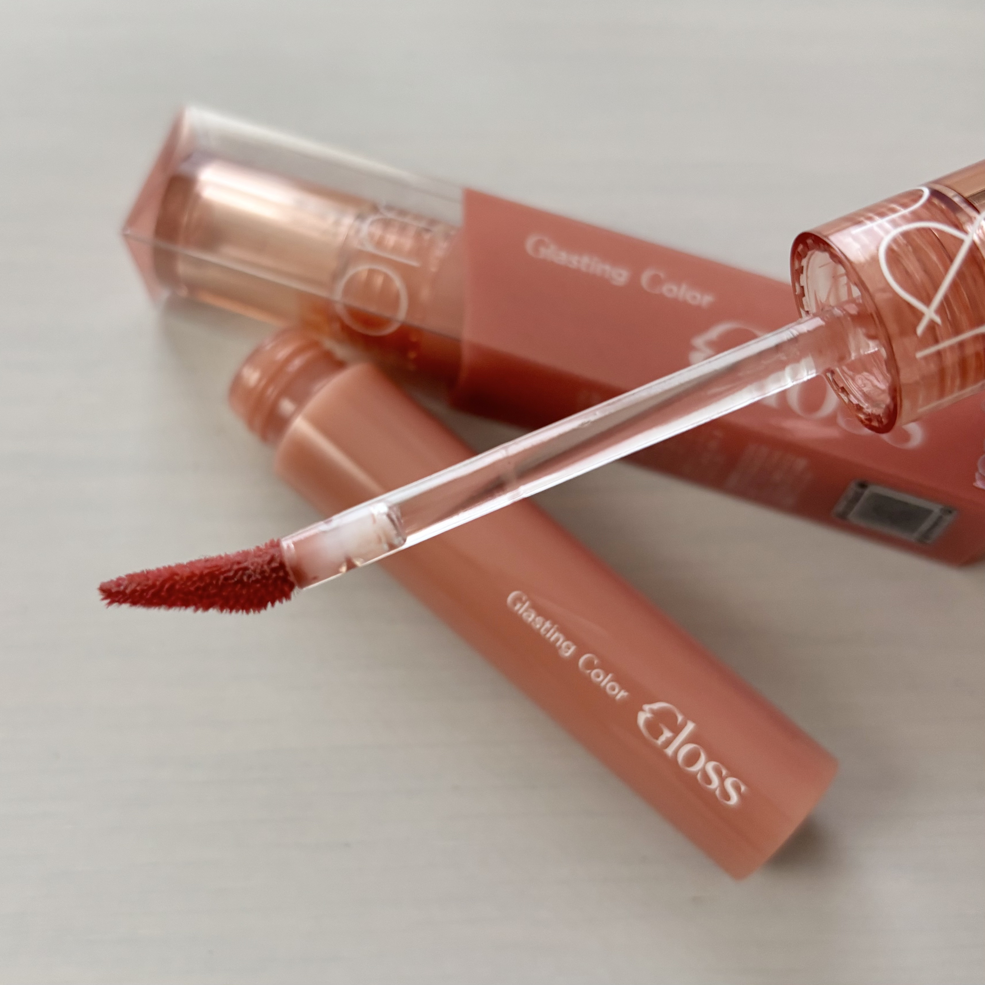 グラスティングカラーグロス/rom&nd/リップグロスを使ったクチコミ（2枚目）