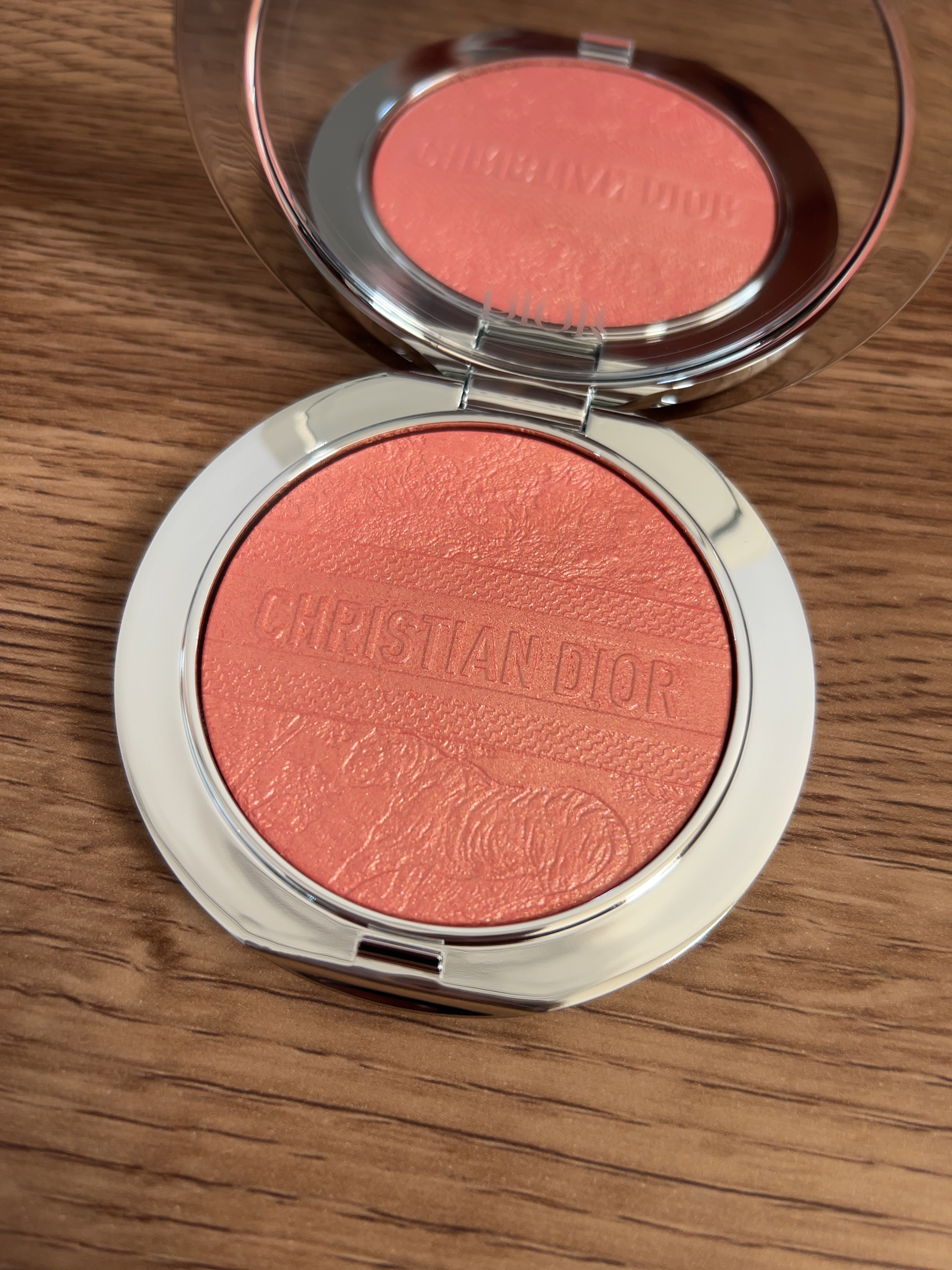 ディオールスキン フォーエヴァー クチュール ルミナイザー/Dior/プレストパウダーを使ったクチコミ（3枚目）