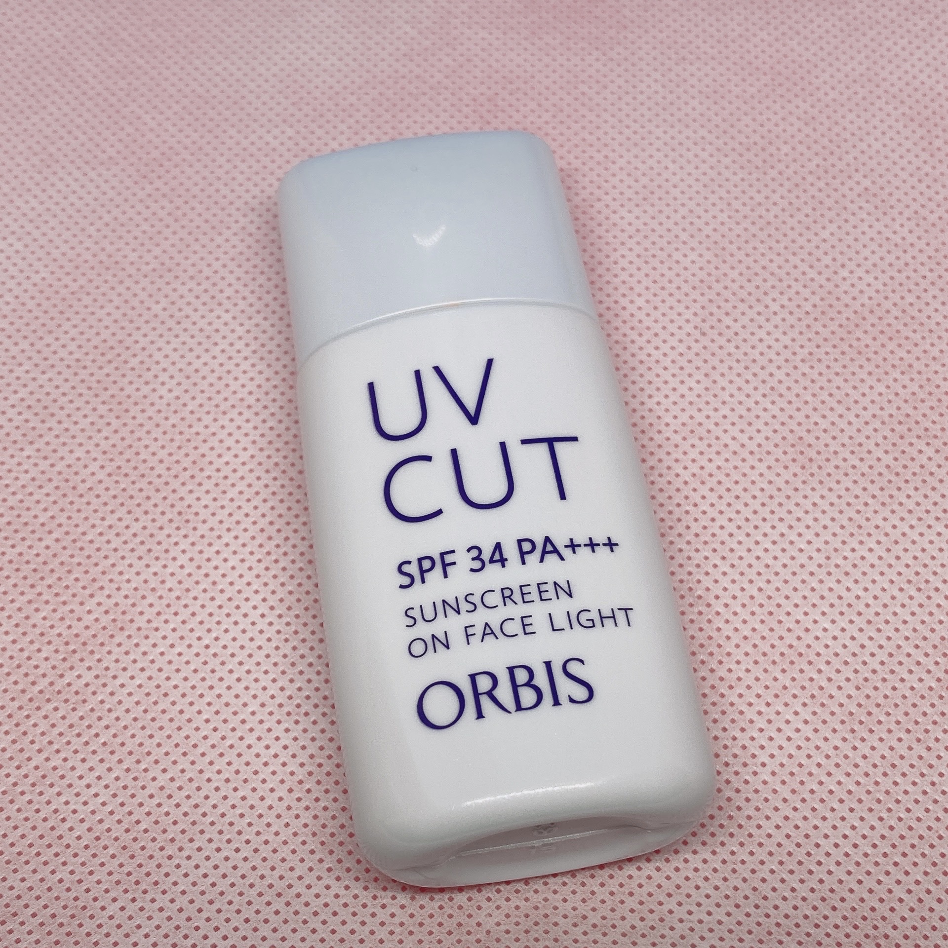 オルビスサンスクリーンRオンフェイス ライトの感想です。


モイストとライトの2種類でライトはローションタイプSPF34・PA+++のノンケミカルです。

ライトはテカリ、ベタつきが気になる方向け。みずみずしい感触で、さらりとした軽い仕上