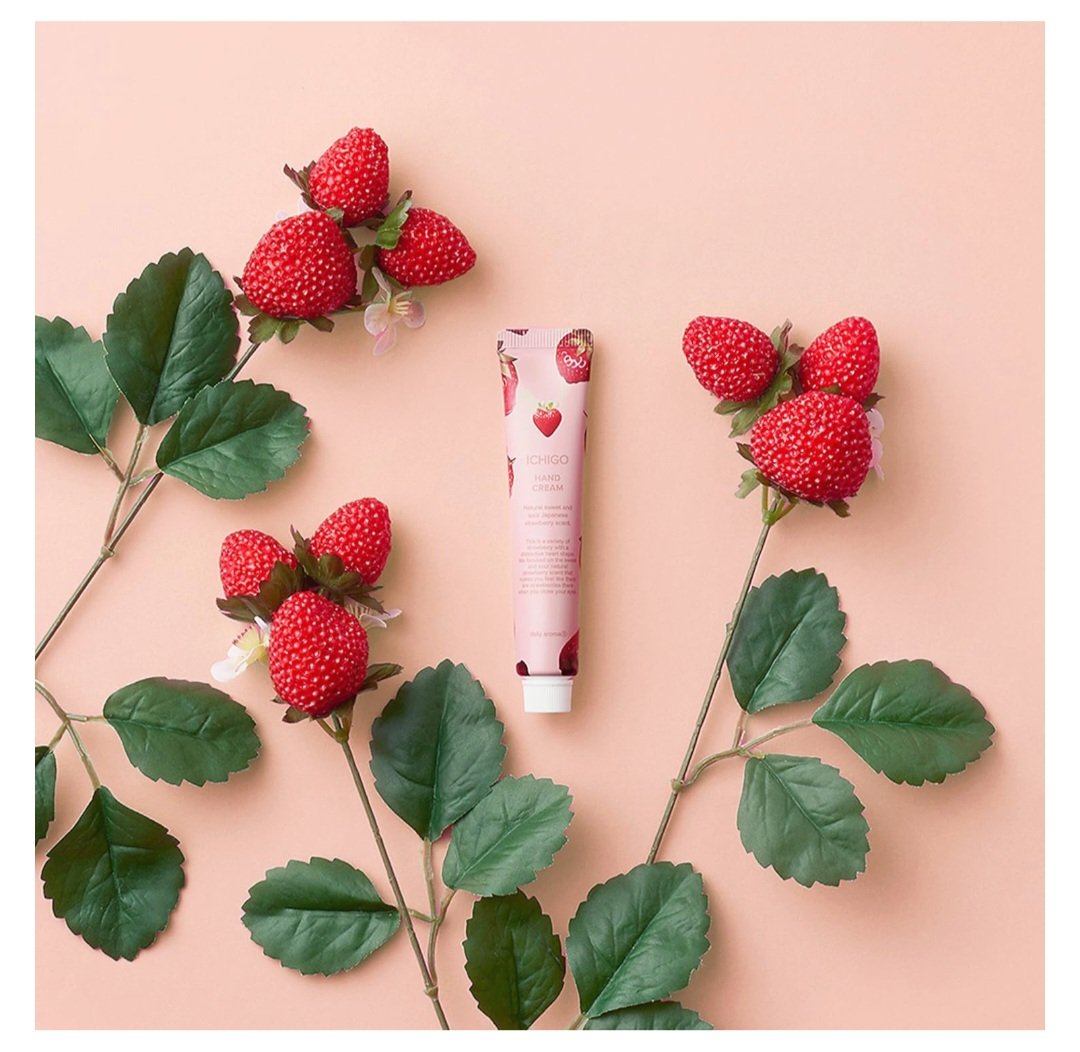 【栃木県・美土里農園コラボ商品】いちご ハンドクリーム ミニ/デイリーアロマジャパン/ハンドクリームを使ったクチコミ（1枚目）