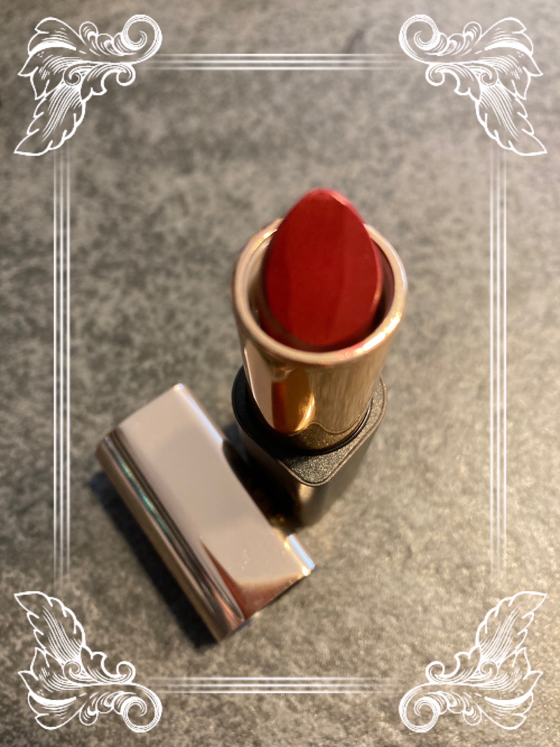 LUXURY VELVET MATTE LIPSTICK/Beauty Cottage/口紅を使ったクチコミ（1枚目）