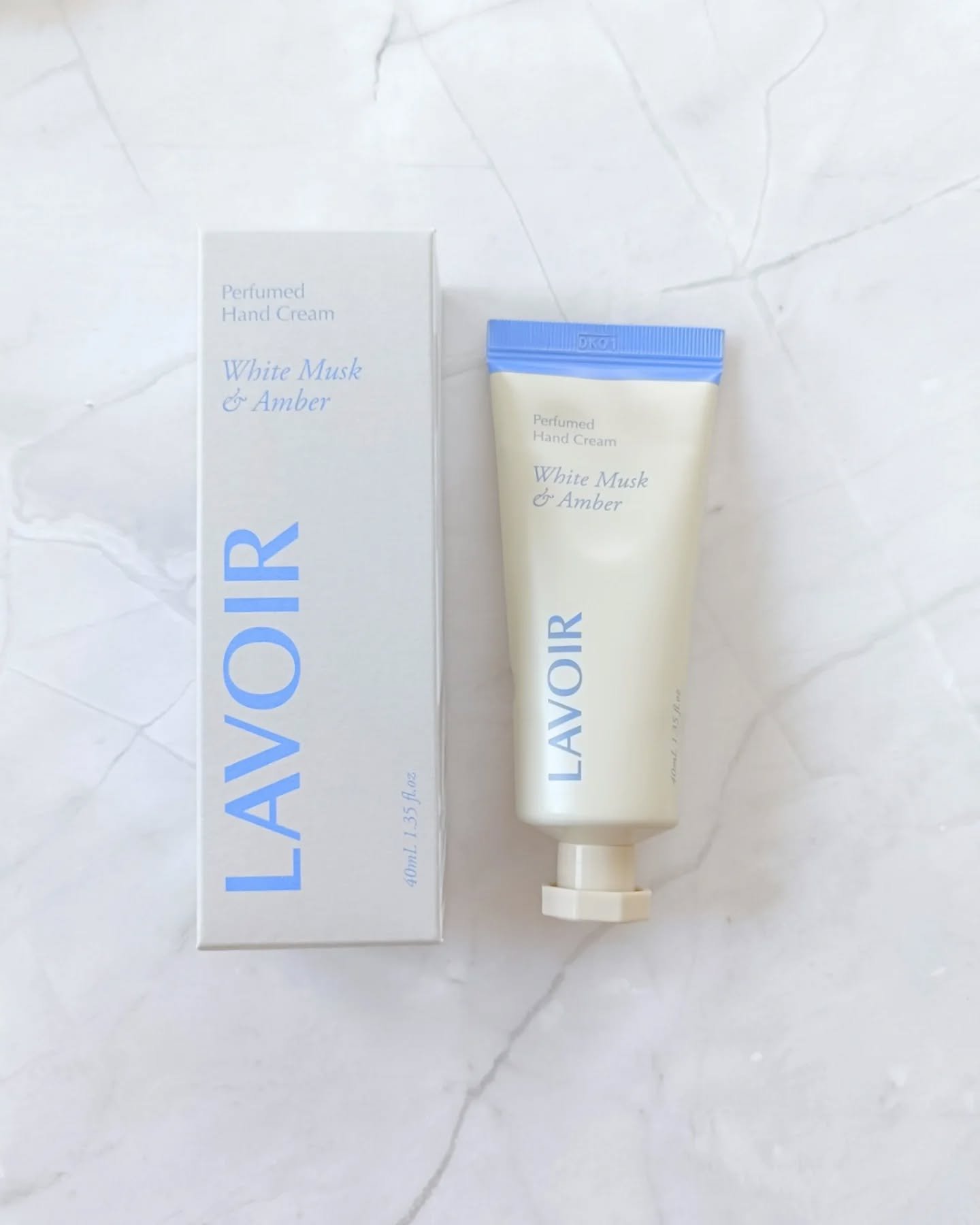 パフュームハンドクリーム ホワイトムスク＆アンバー/LAVOIR/ハンドクリームを使ったクチコミ（2枚目）