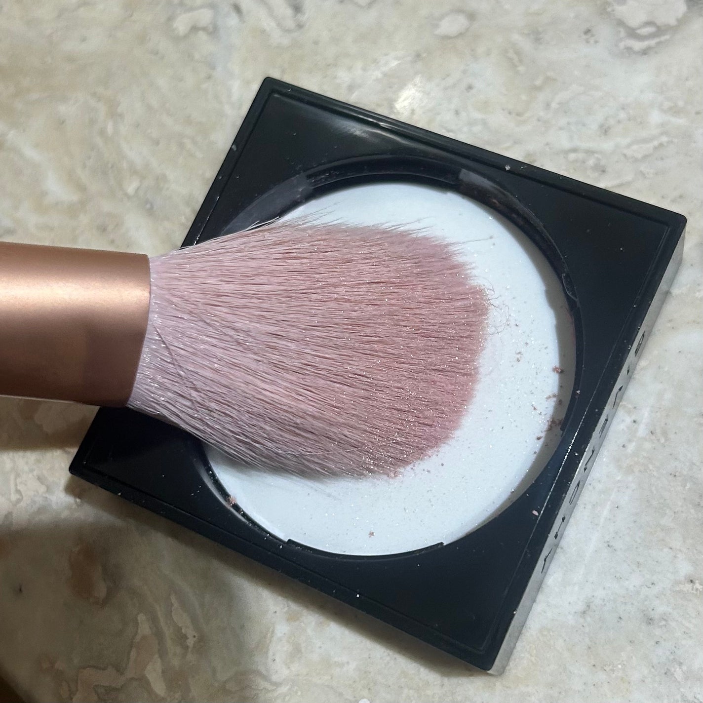 プリズム・リーブル・ハイライター/GIVENCHY/パウダーハイライトを使ったクチコミ(4枚目)