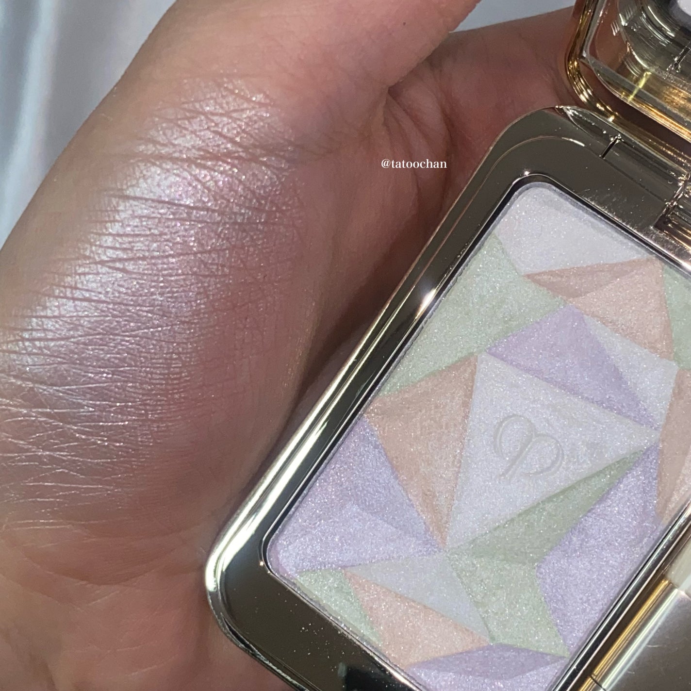 ル・レオスールデクラ /クレ・ド・ポー ボーテ/パウダーハイライトを使ったクチコミ(4枚目)