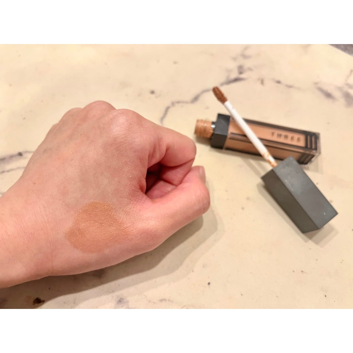 ウイスパーグロスフォーアイ/THREE/リキッドアイシャドウを使ったクチコミ(2枚目)