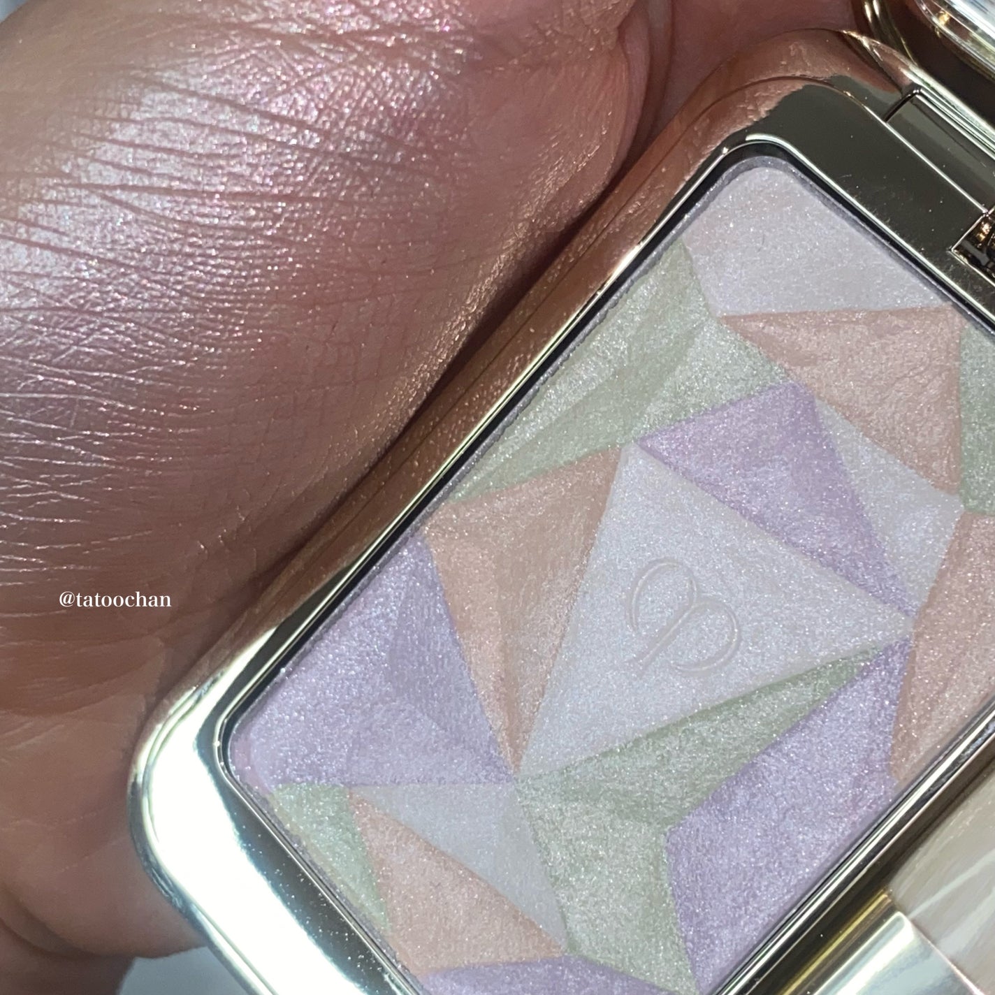 ル・レオスールデクラ /クレ・ド・ポー ボーテ/パウダーハイライトを使ったクチコミ(5枚目)