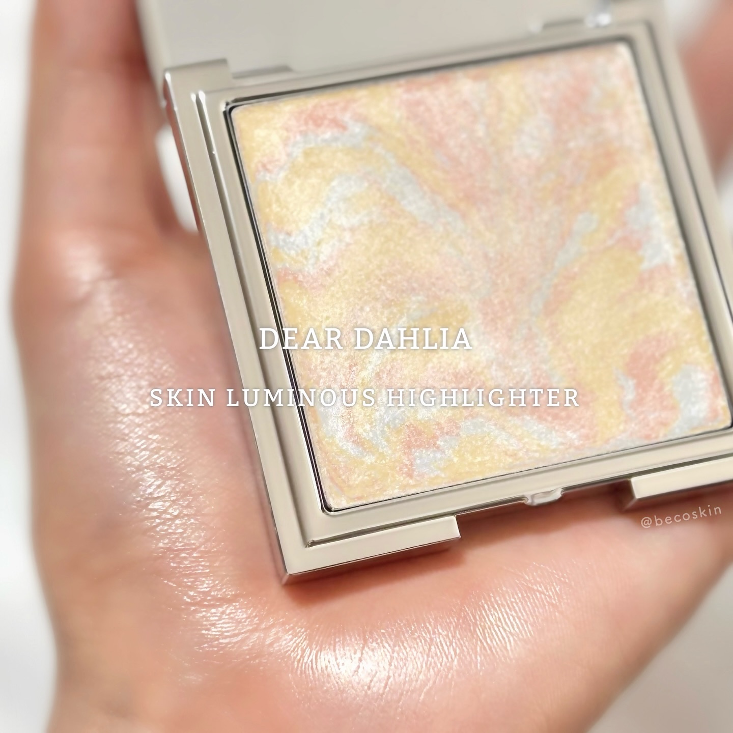 スキンルミナスハイライター/DEAR DAHLIA/パウダーハイライトを使ったクチコミ（1枚目）