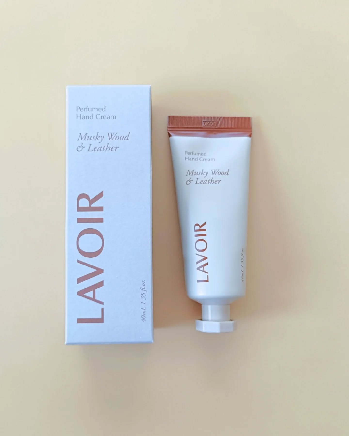 パフュームハンドクリーム ホワイトムスク＆アンバー/LAVOIR/ハンドクリームを使ったクチコミ（3枚目）