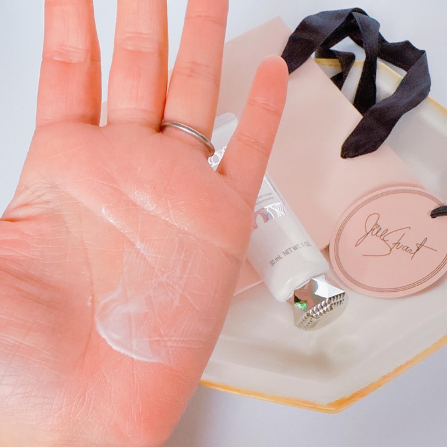 ジルスチュアート ホワイトフローラル ハンドクリーム (しっとり)/JILL STUART/ハンドクリームを使ったクチコミ(5枚目)