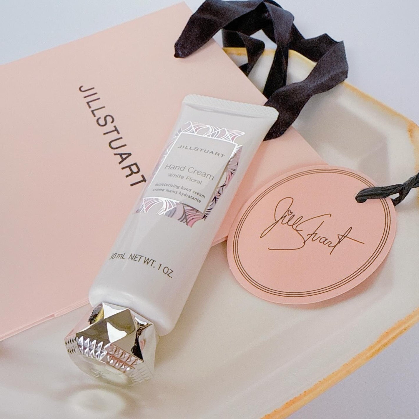 ジルスチュアート ホワイトフローラル ハンドクリーム (しっとり)/JILL STUART/ハンドクリームを使ったクチコミ(1枚目)