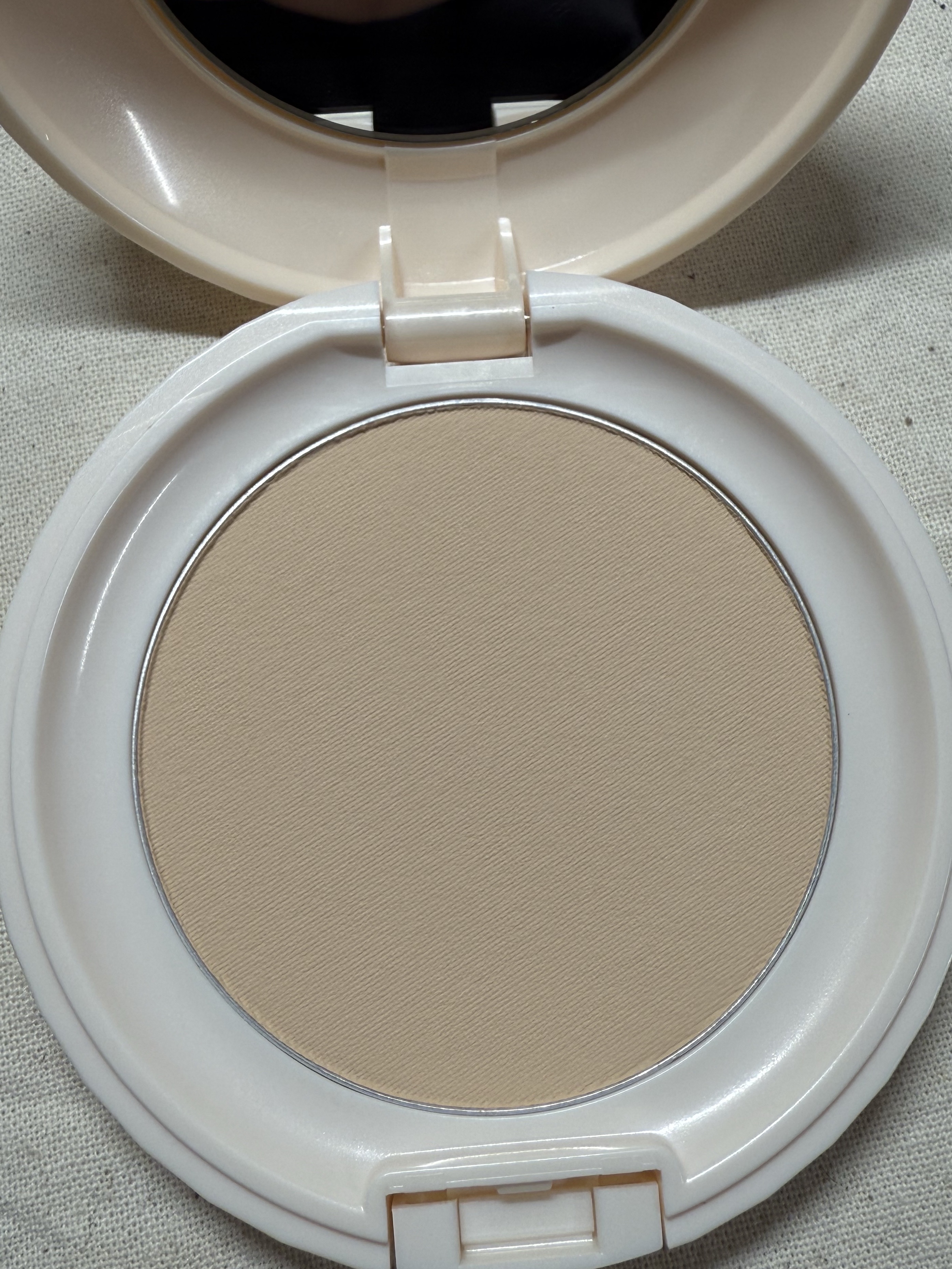 ミネラルBBパウダー BU（ブライトアップ）/毛穴パテ職人/プレストパウダーを使ったクチコミ（3枚目）