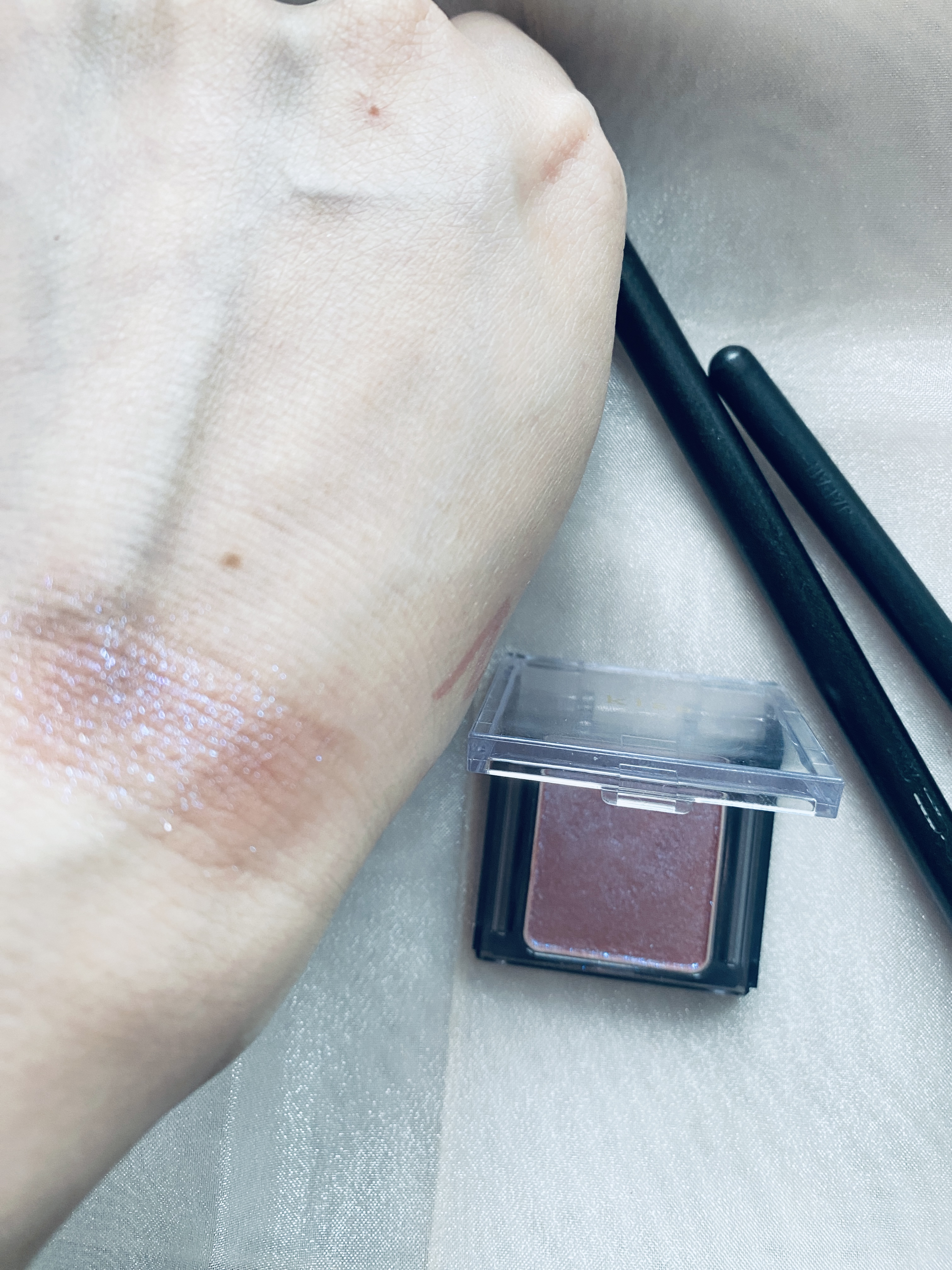  シアー グリッターアイズ/KiSS/単色アイシャドウを使ったクチコミ（2枚目）