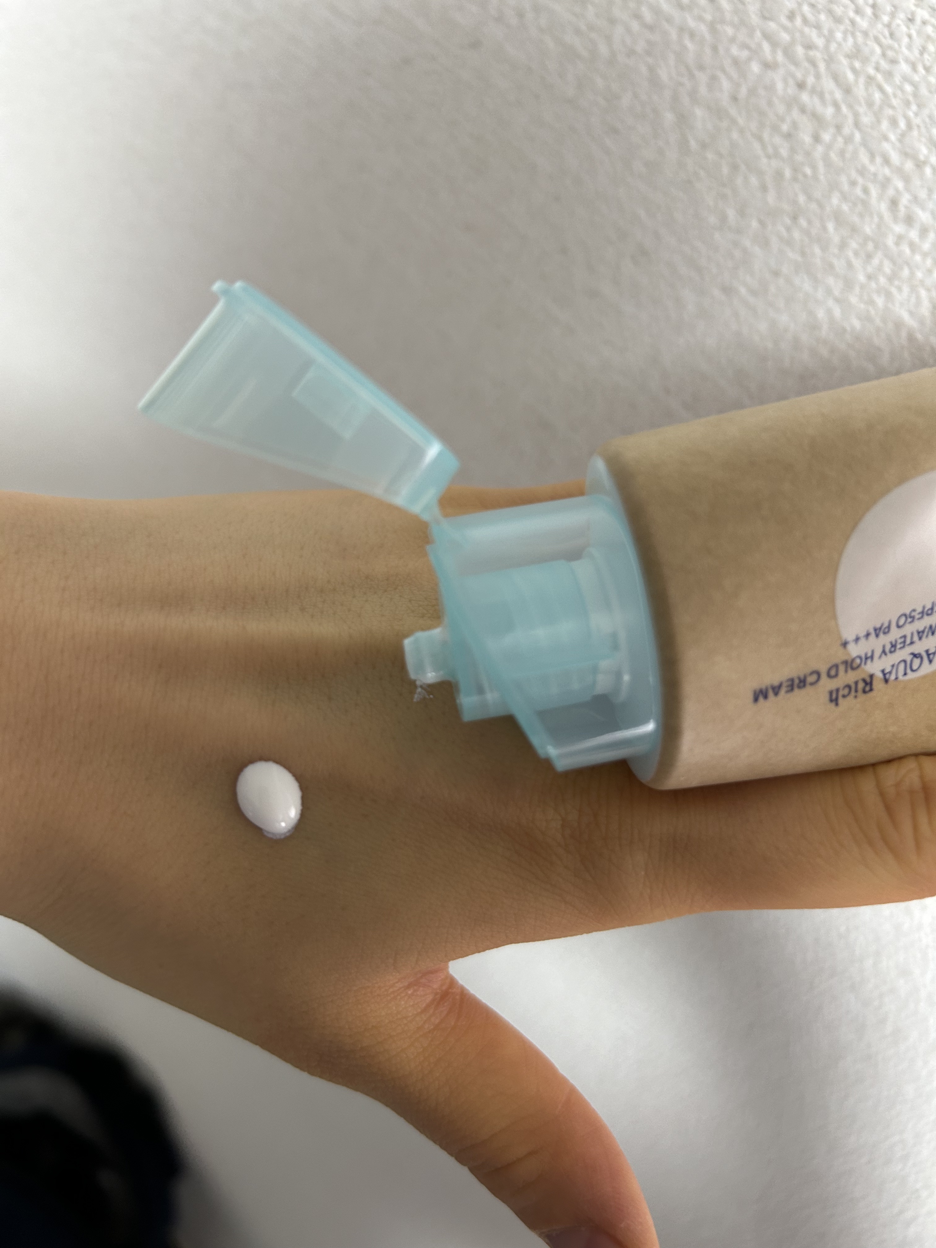 ビオレUV アクアリッチ ウォータリーホールドクリーム（水肌記憶UV）/ビオレ/日焼け止めクリームを使ったクチコミ（3枚目）