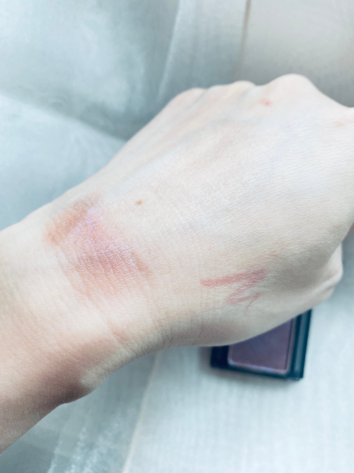 シアー グリッターアイズ/KiSS/単色アイシャドウを使ったクチコミ(4枚目)