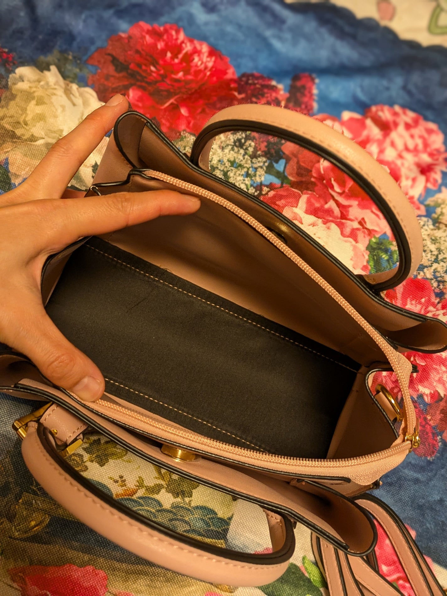 真紅 on LIPS 「デザインハンドルハンドバッグのピンクをお試しさせて頂きました。..」(5枚目)