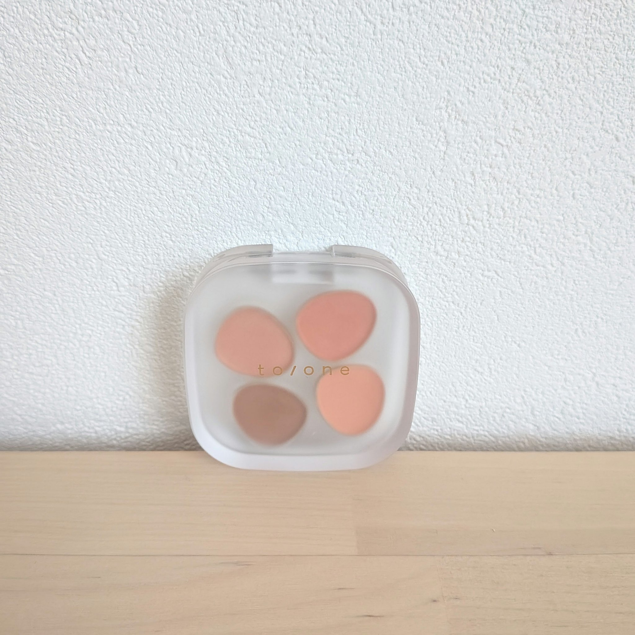 こちらもイエベ春大優勝のアイシャドウ🌷
どの色をぬっても可愛すぎる！
左下の茶色は下瞼のまつげの下につけて影として使っても自然な可愛い色です♥️

# イエベ春