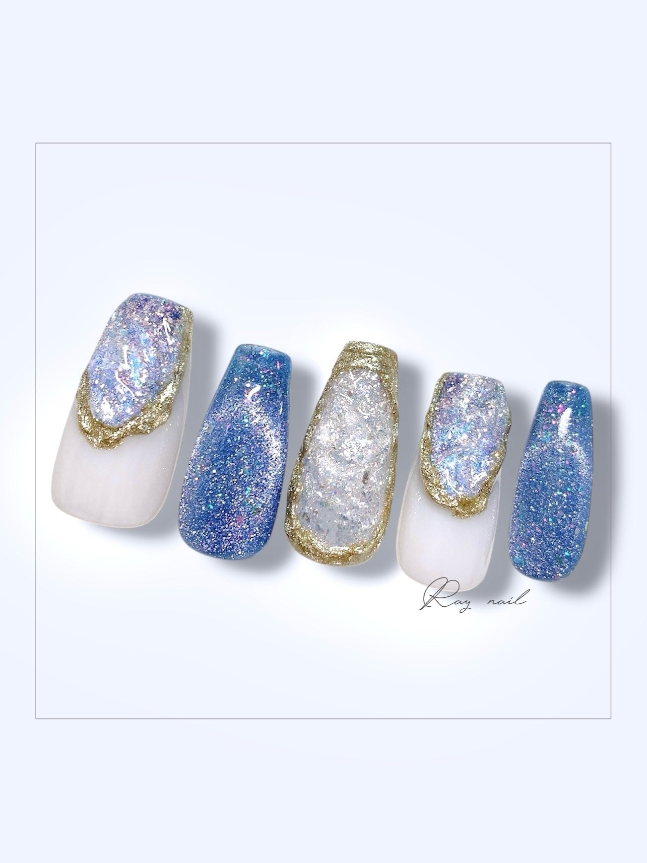 mizuki꙳ネイリスト on LIPS 「氷のようなうるキラネイルデザイン🩵やり方はこちら👇https:..」(1枚目)