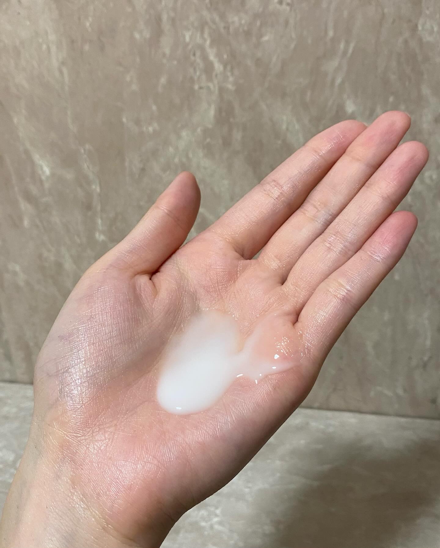 プレミアムボディミルク ホワイトニング【医薬部外品】		/ニベア/ボディミルクを使ったクチコミ（3枚目）