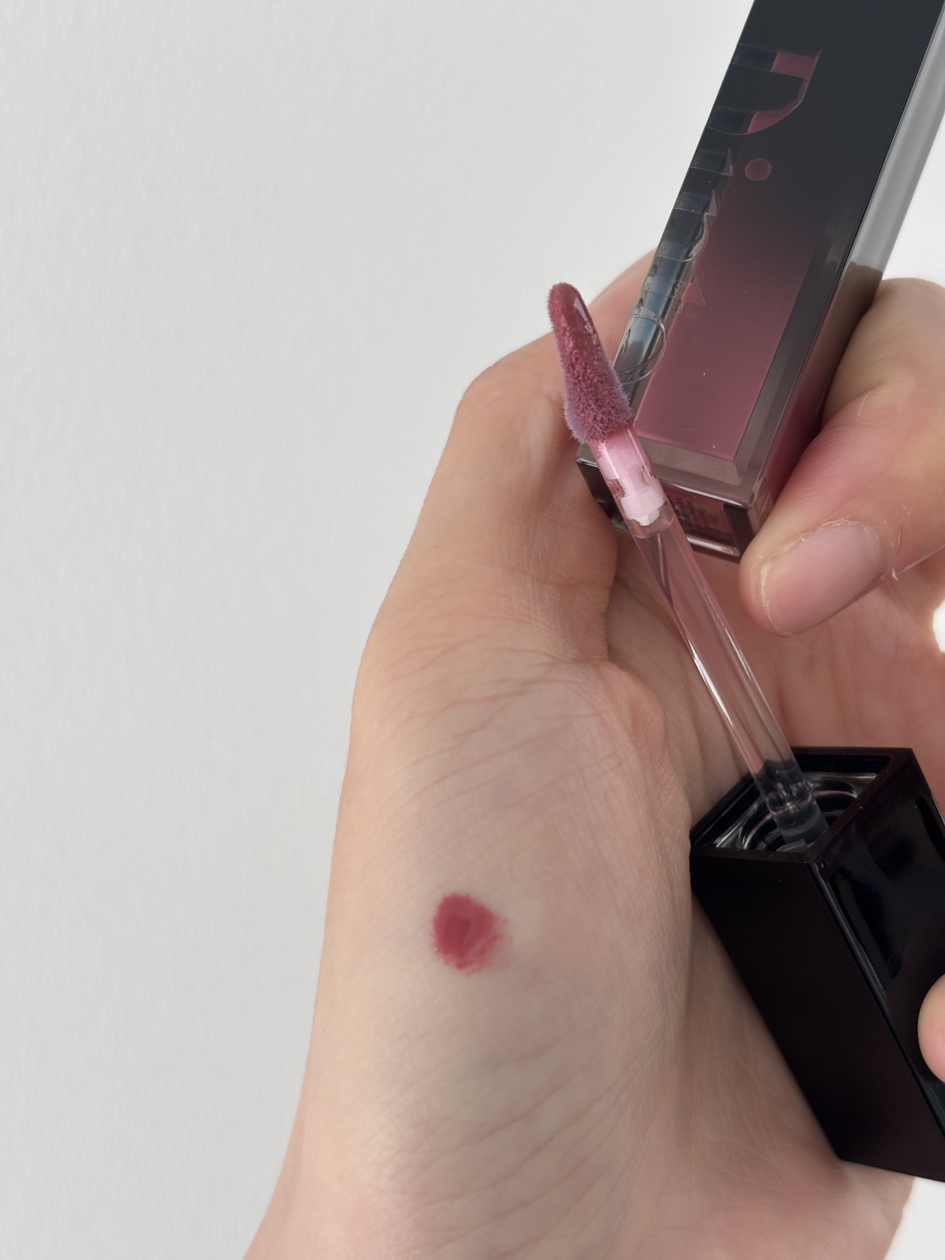 ディープキスド プランピング リップエナメル/Dinto/リップグロスを使ったクチコミ（3枚目）